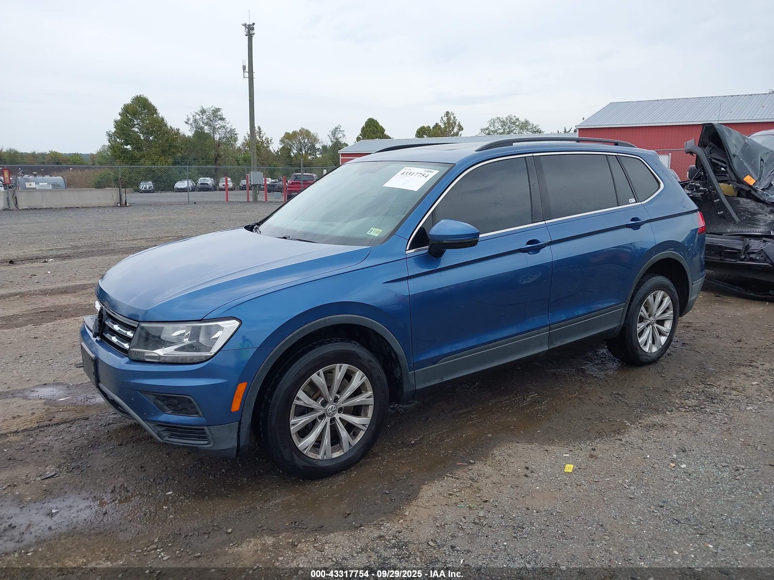 VOLKSWAGEN TIGUAN image 2