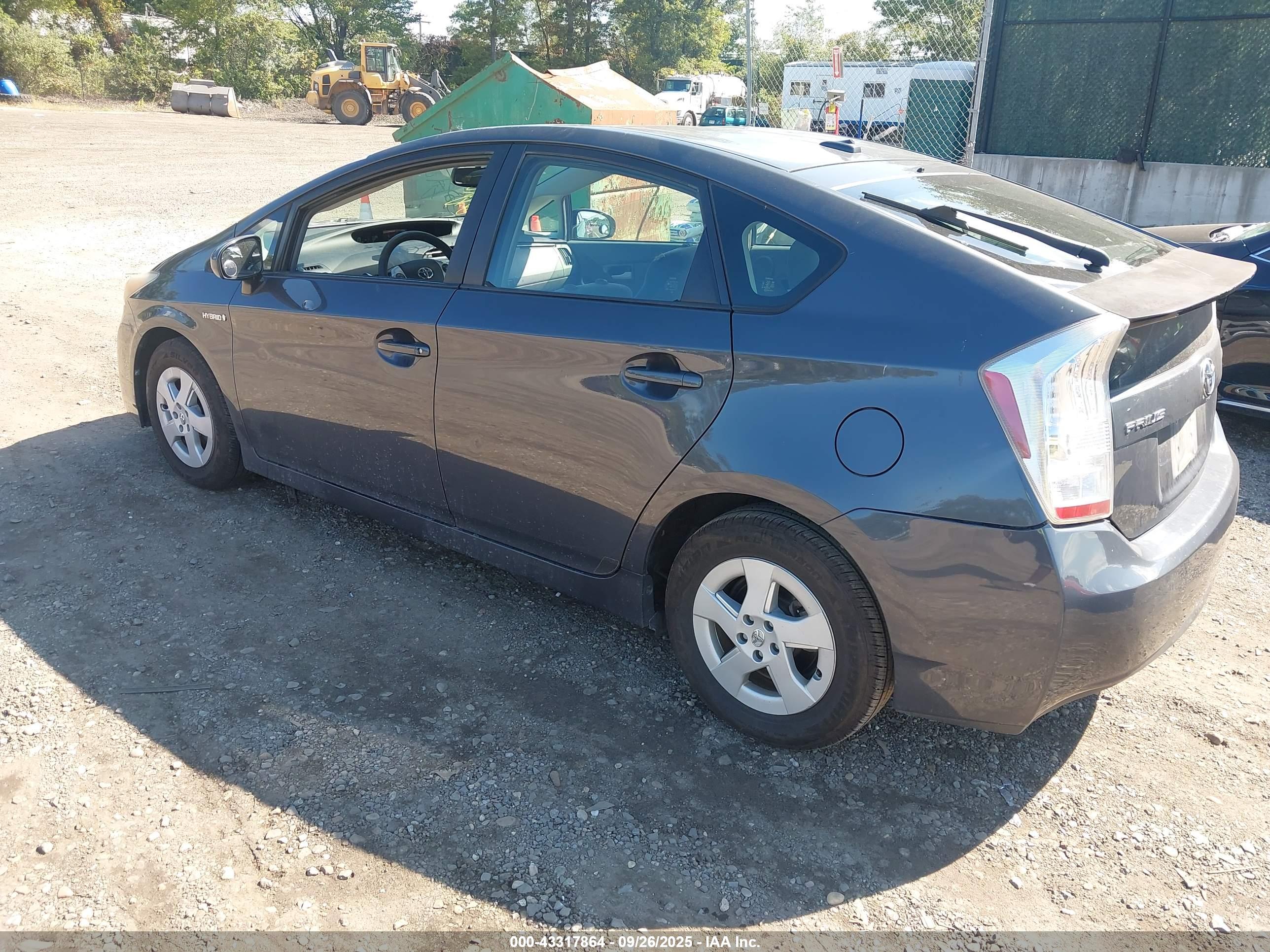 TOYOTA PRIUS image 3