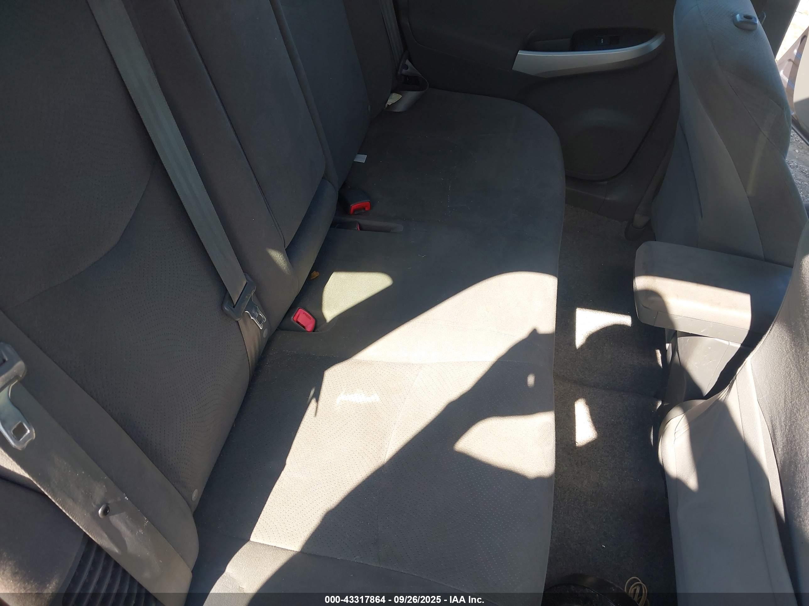 TOYOTA PRIUS image 8