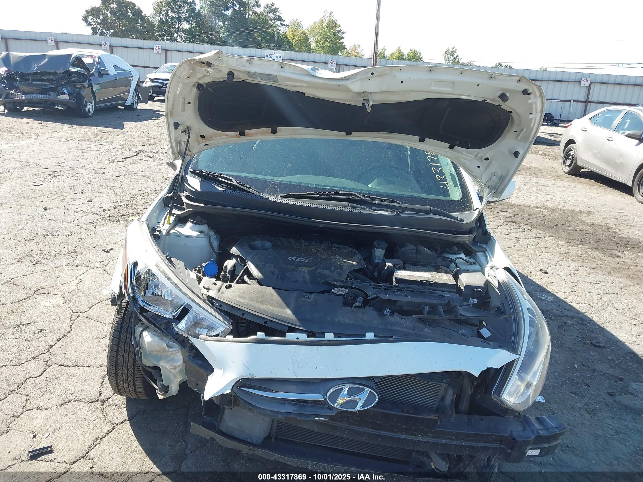 HYUNDAI ACCENT image 10