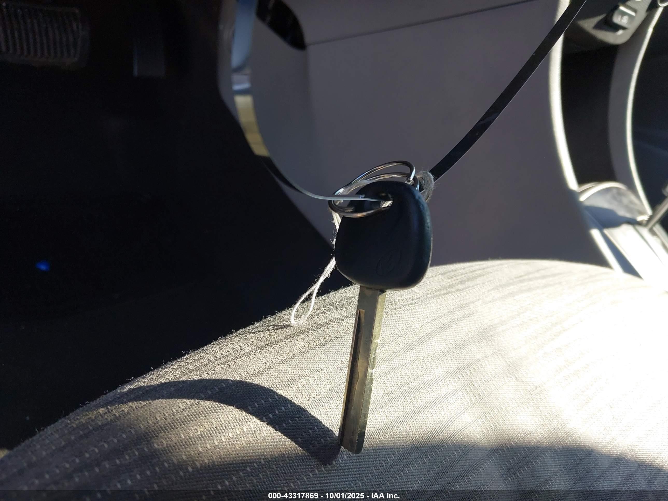 HYUNDAI ACCENT image 11