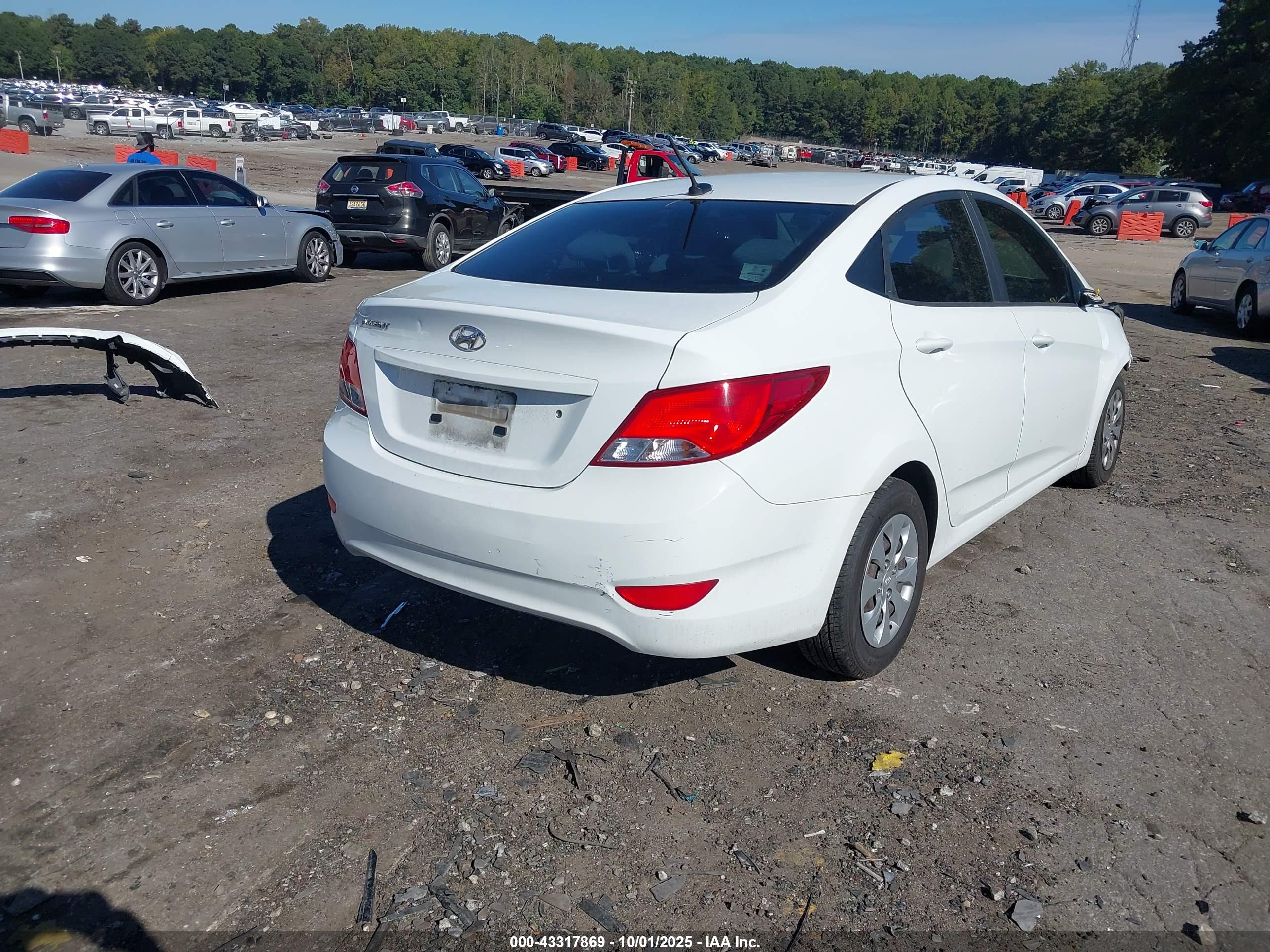 HYUNDAI ACCENT image 4