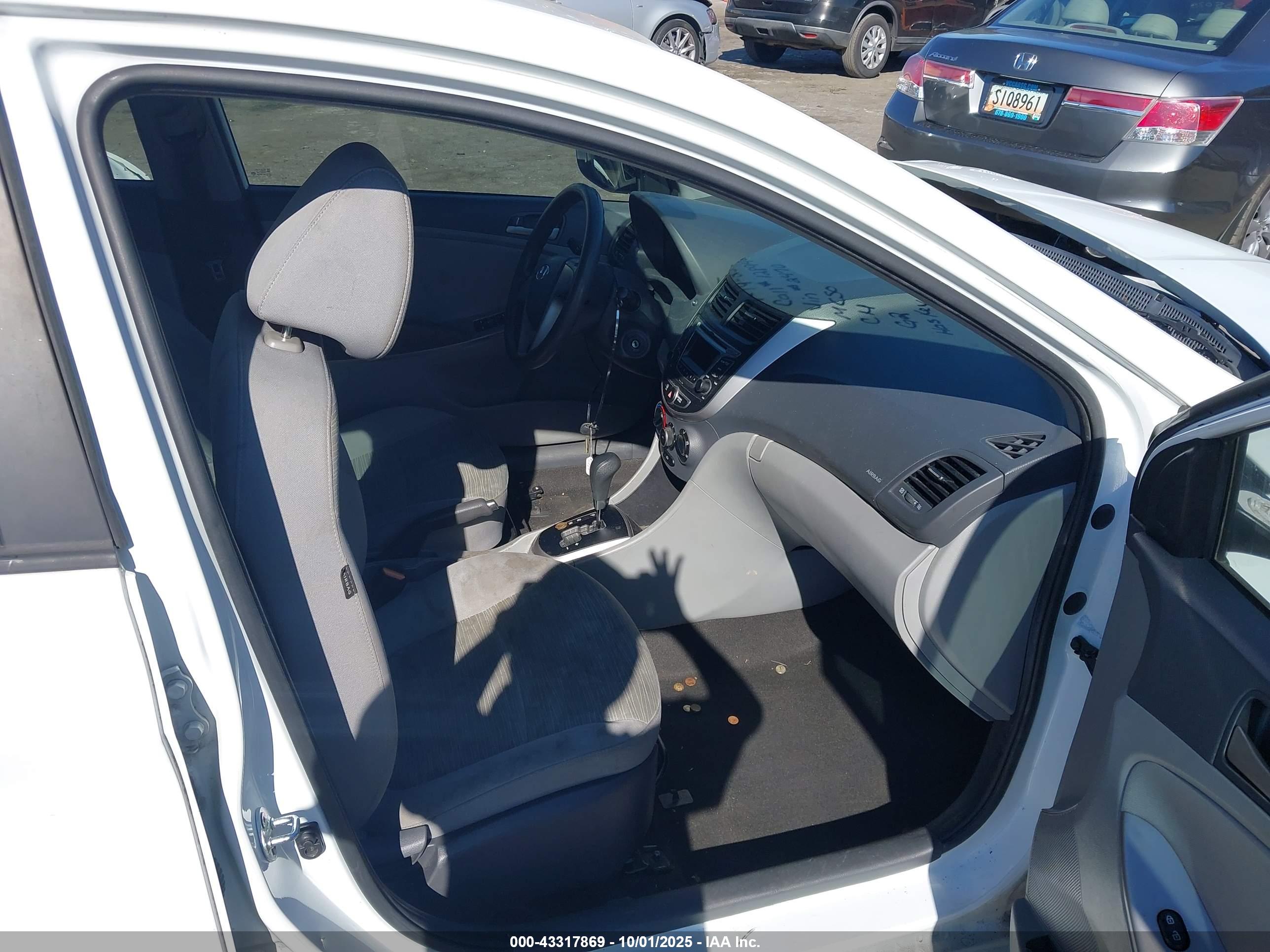 HYUNDAI ACCENT image 5