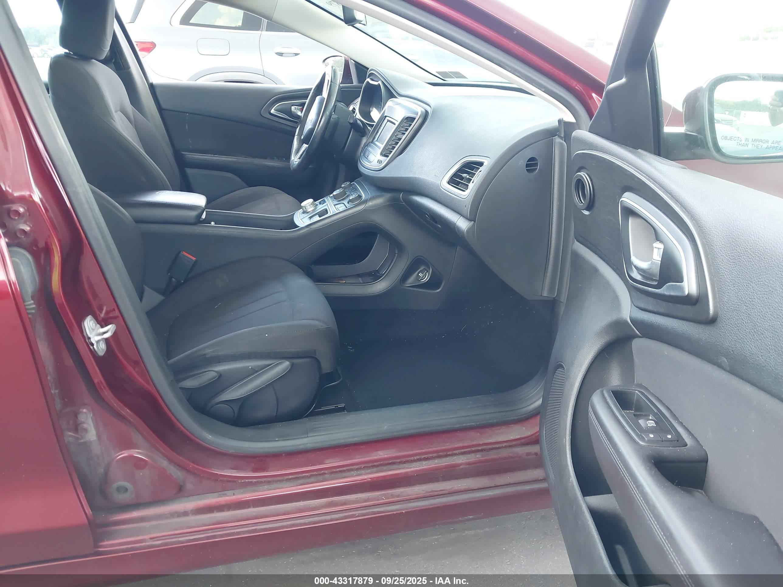 CHRYSLER 200 image 5