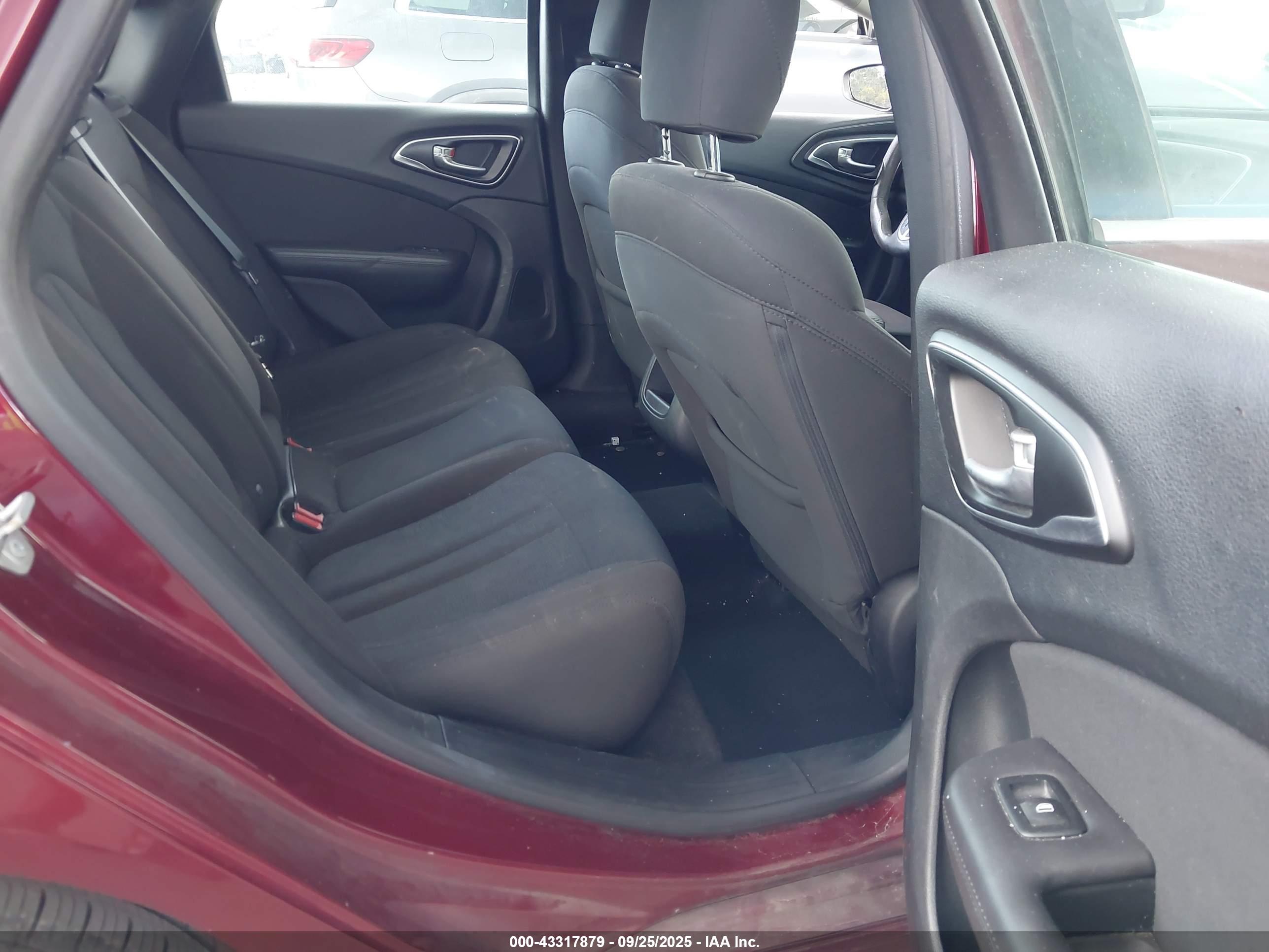CHRYSLER 200 image 8