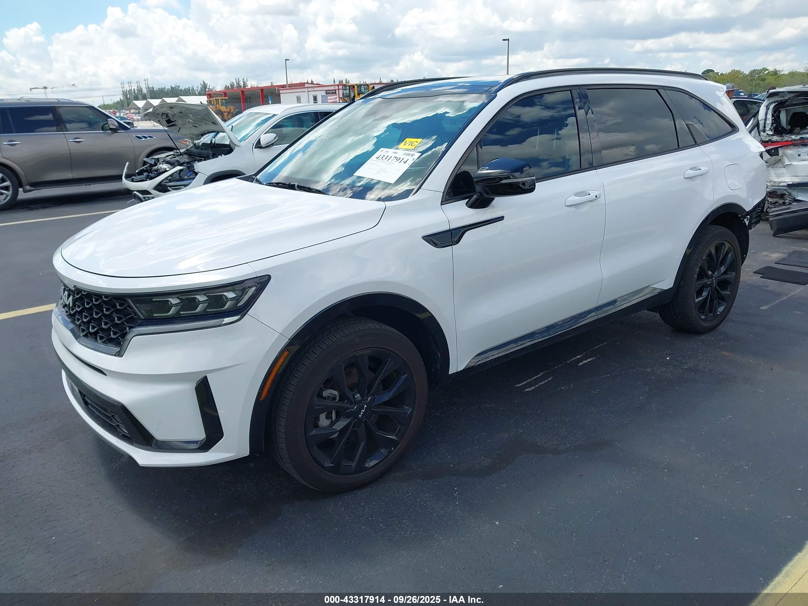 KIA SORENTO image 2