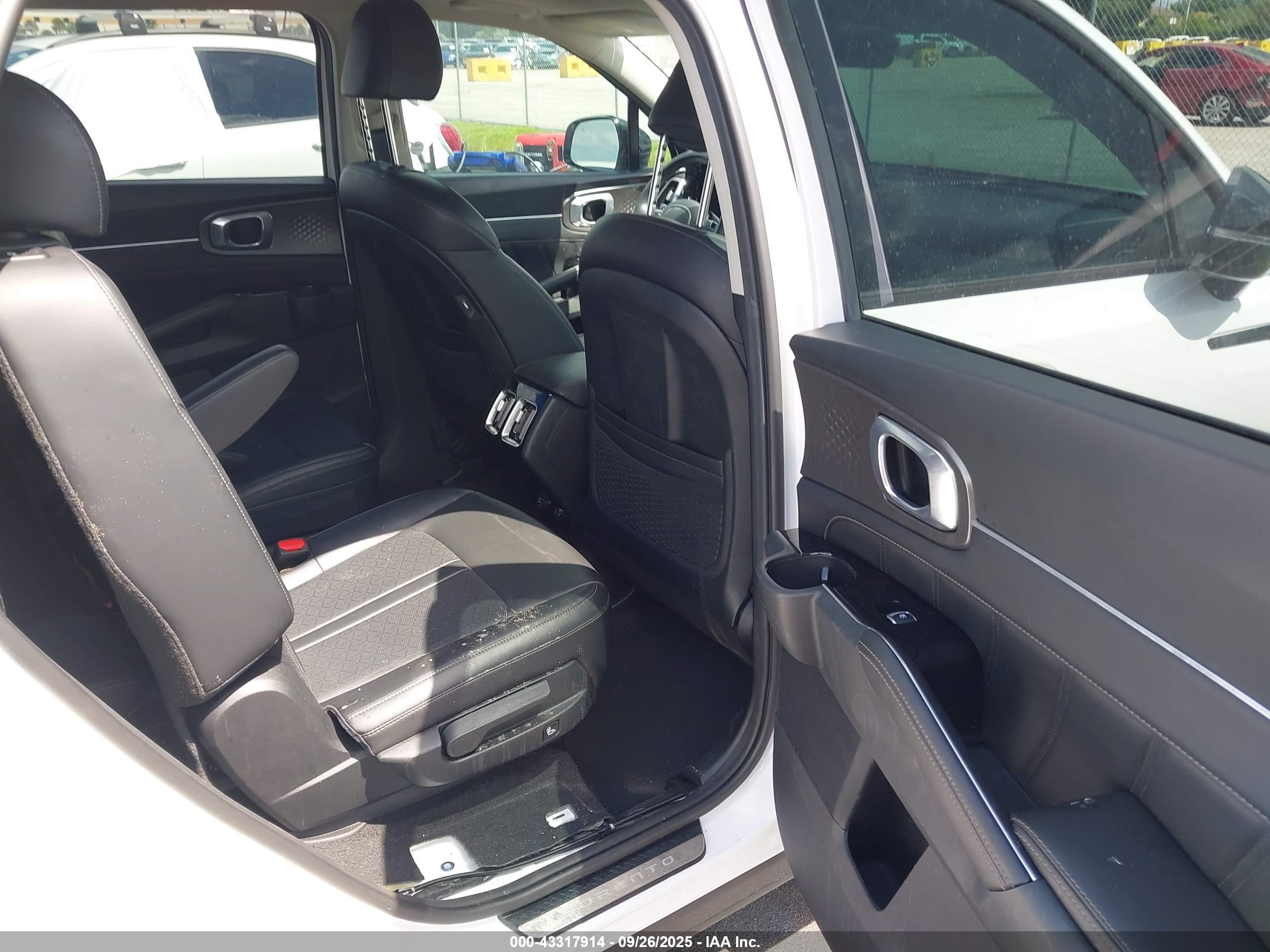 KIA SORENTO image 8