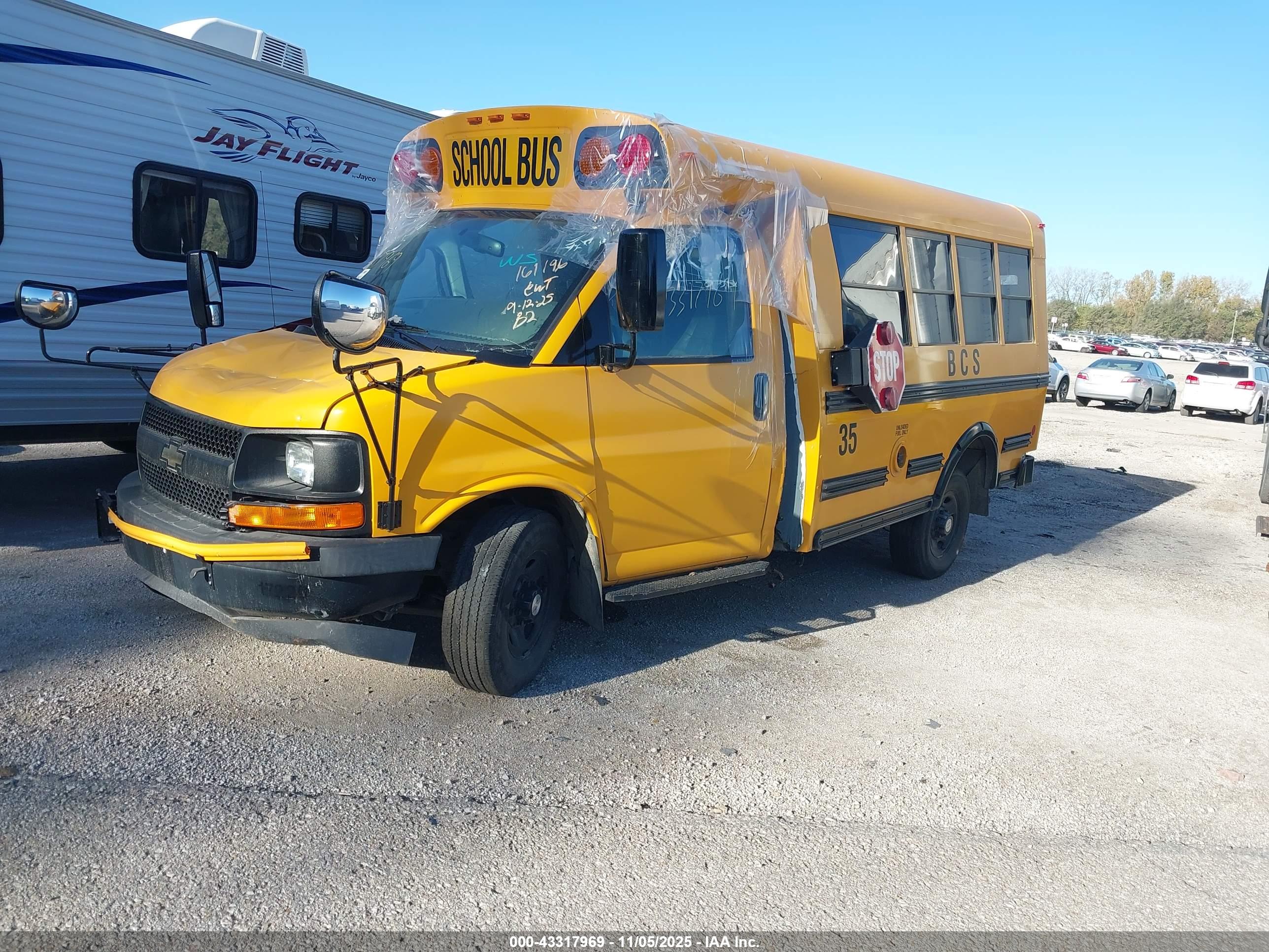 CHEVROLET EXPRESS image 2