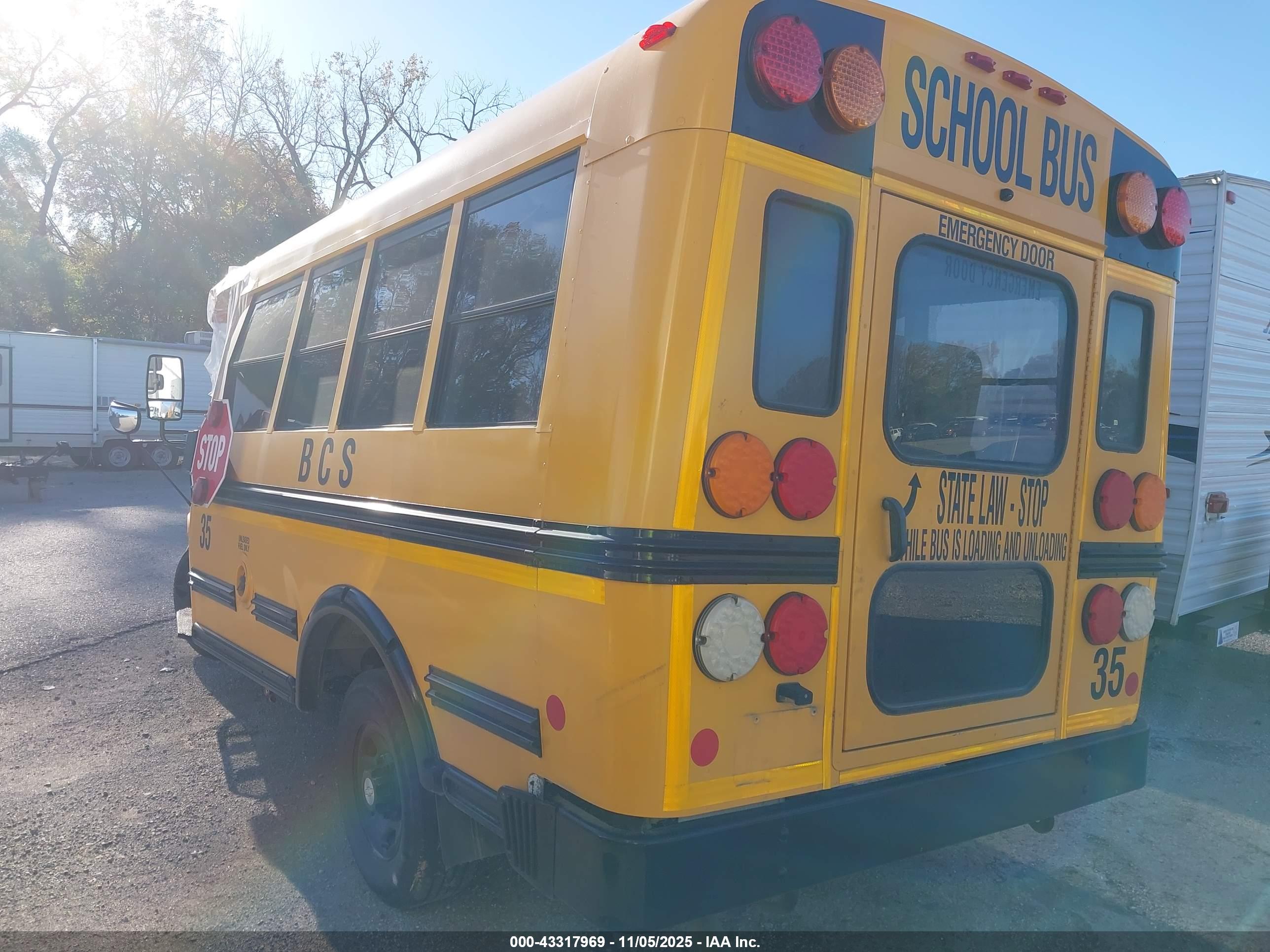 CHEVROLET EXPRESS image 3