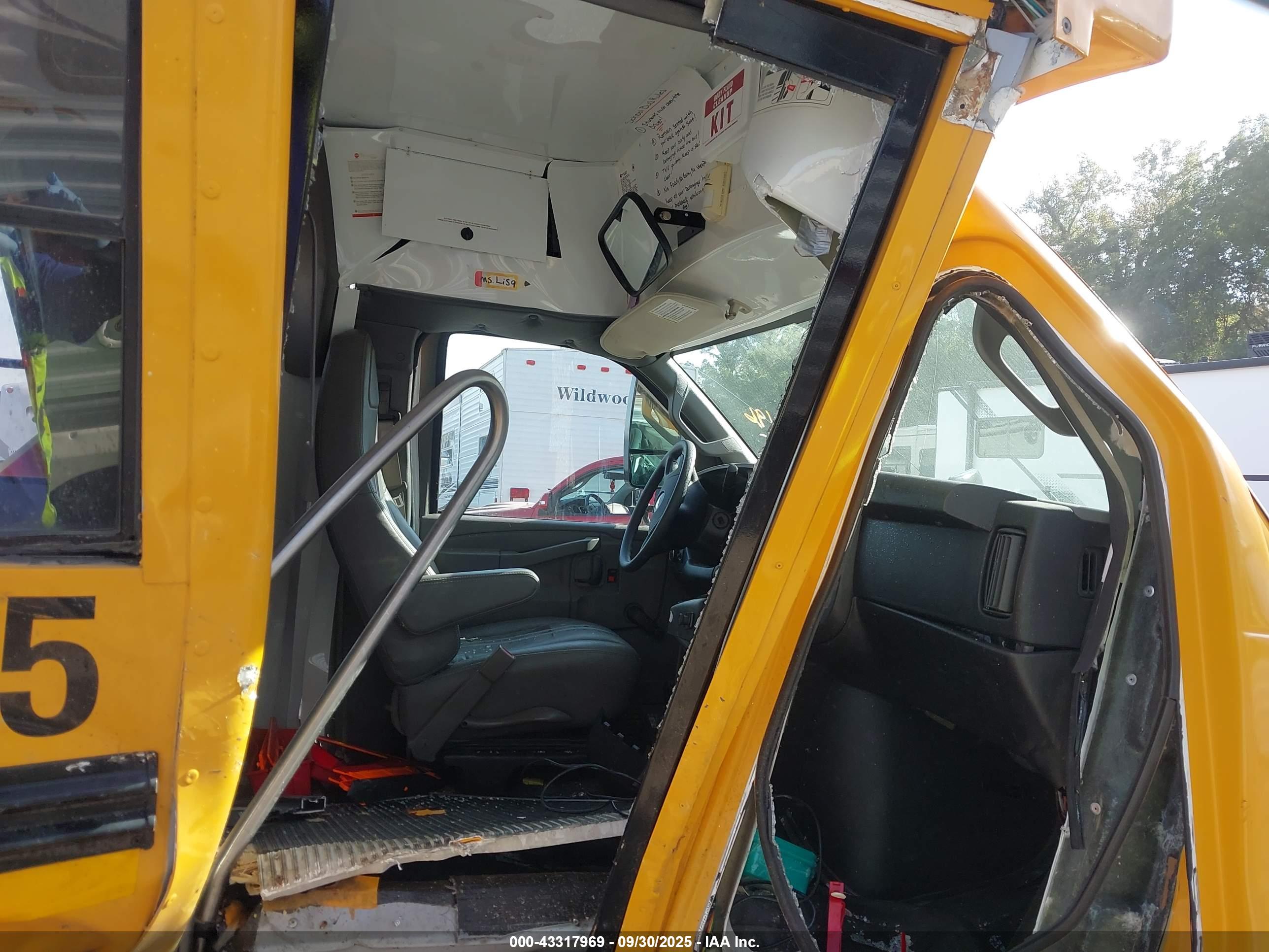 CHEVROLET EXPRESS image 5