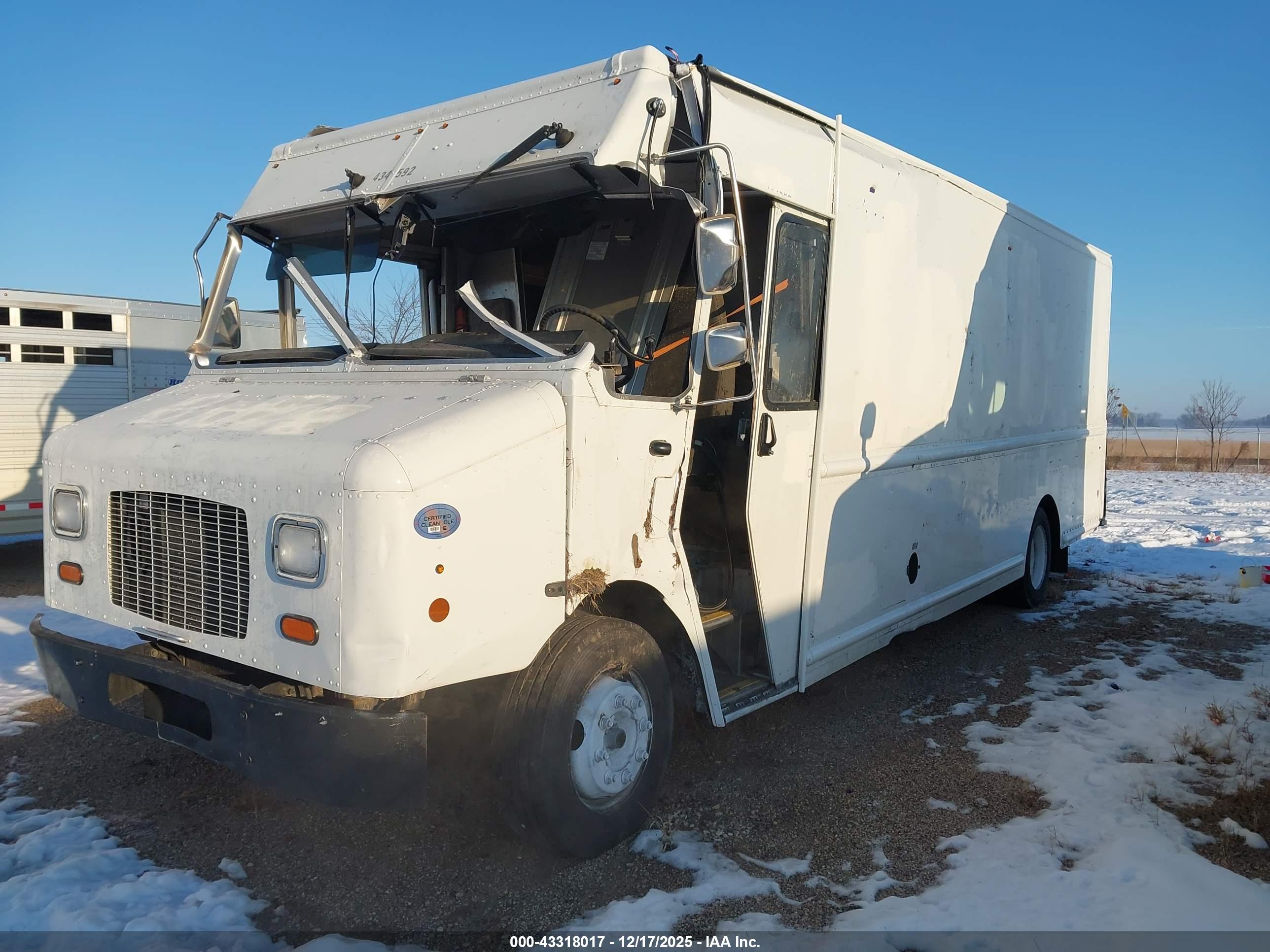 FREIGHTLINER MT55 image 2