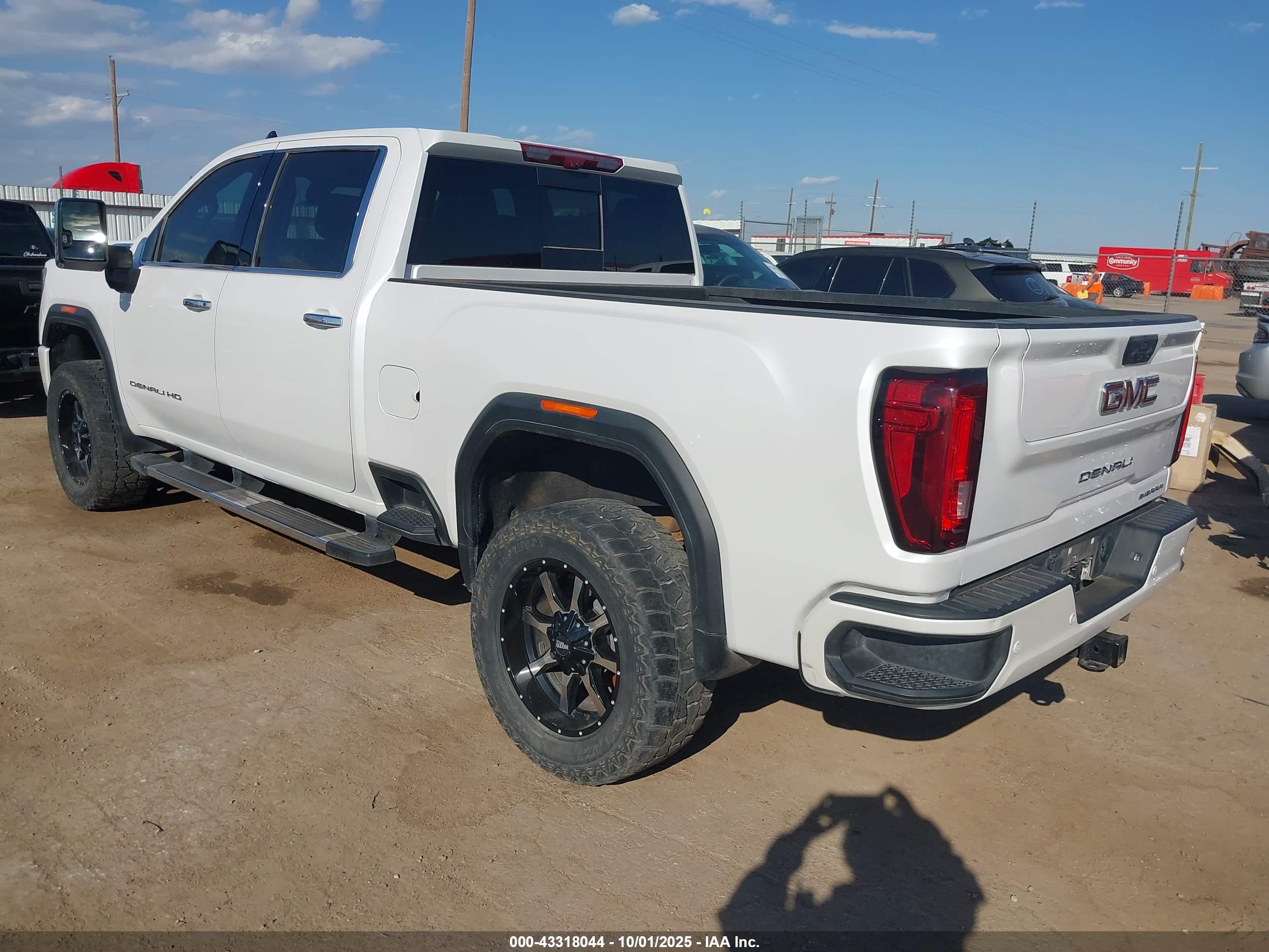 GMC SIERRA image 3