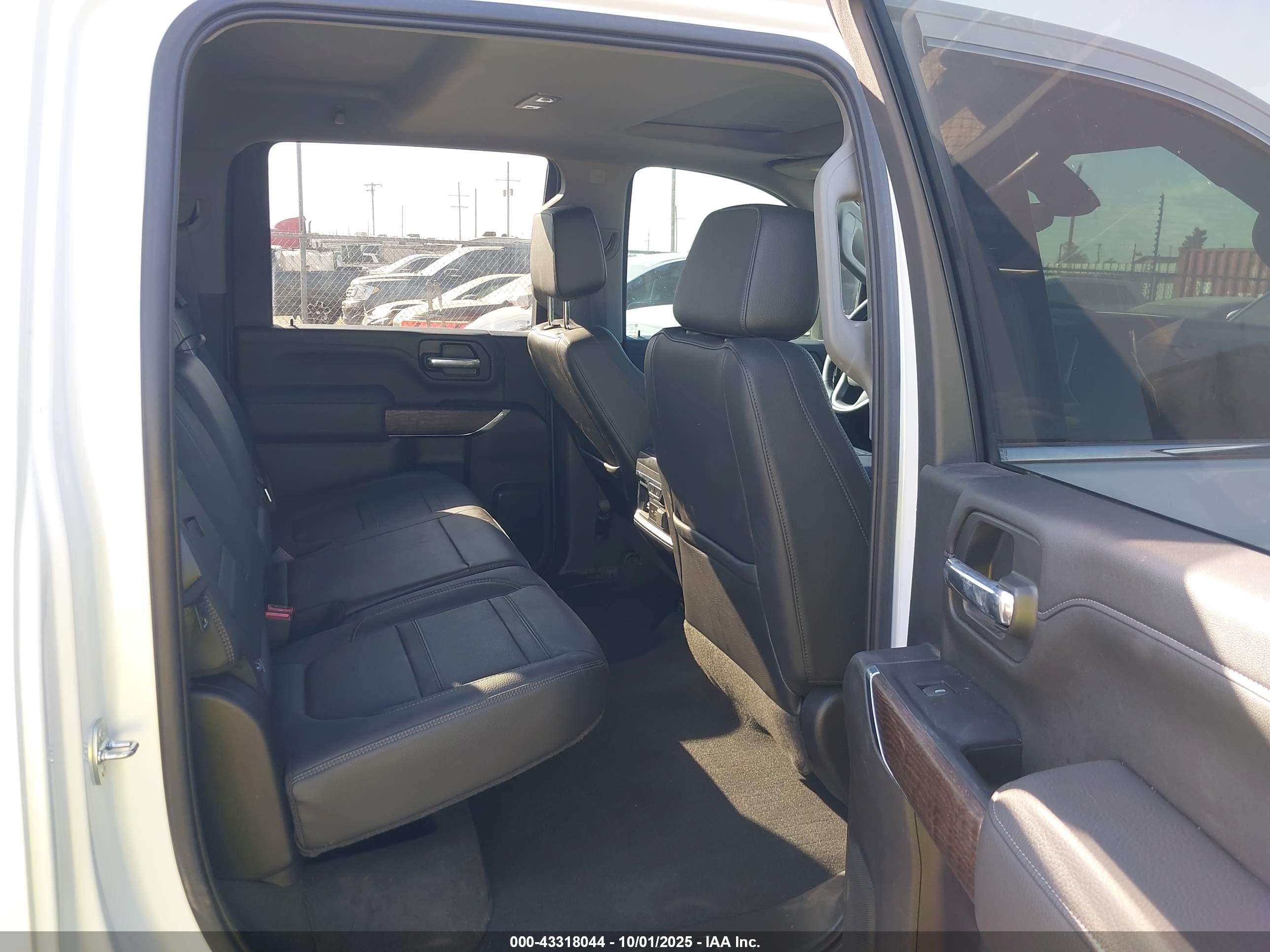 GMC SIERRA image 8