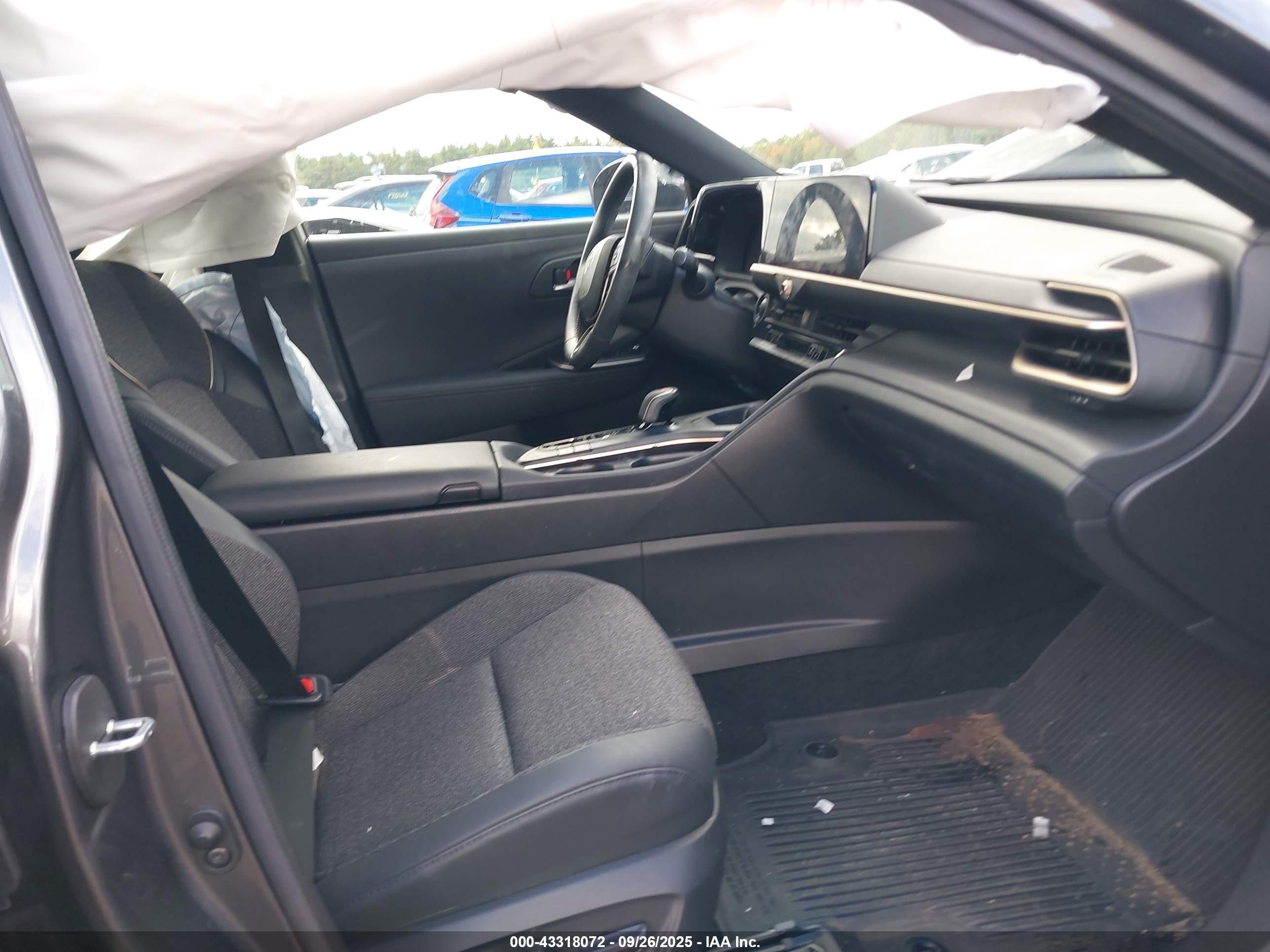 TOYOTA CROWN image 5