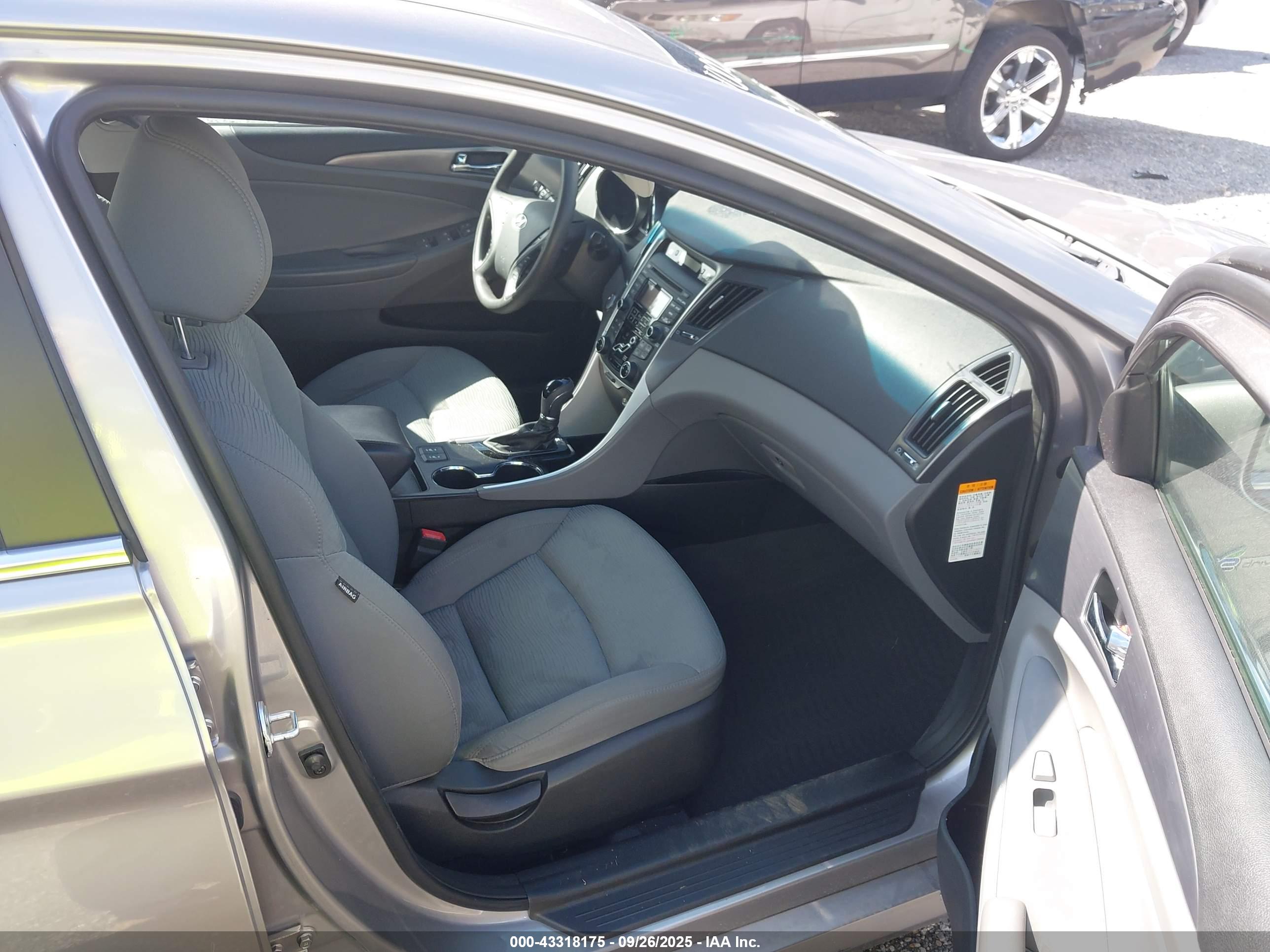 HYUNDAI SONATA image 5