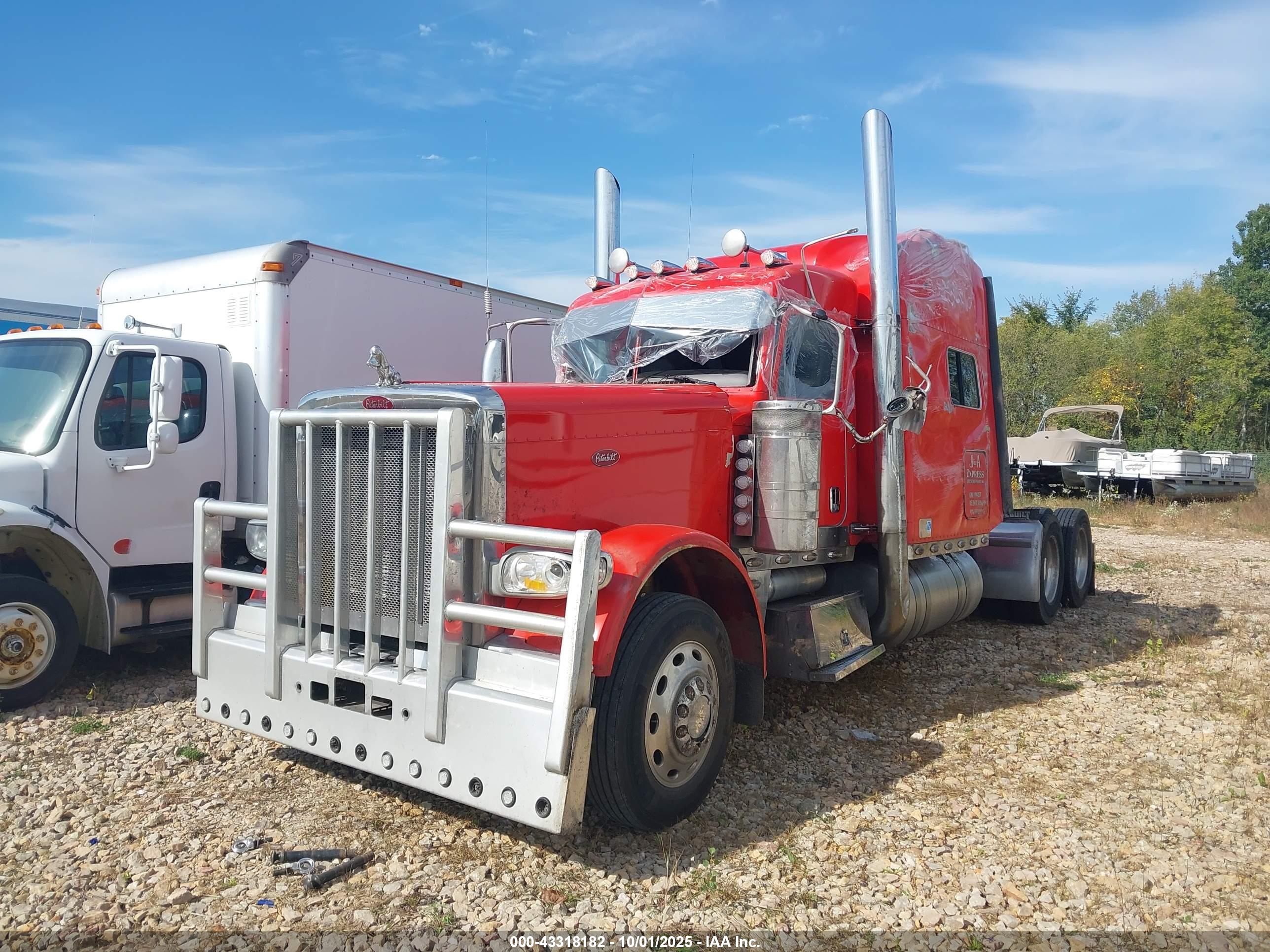 PETERBILT 389 image 2