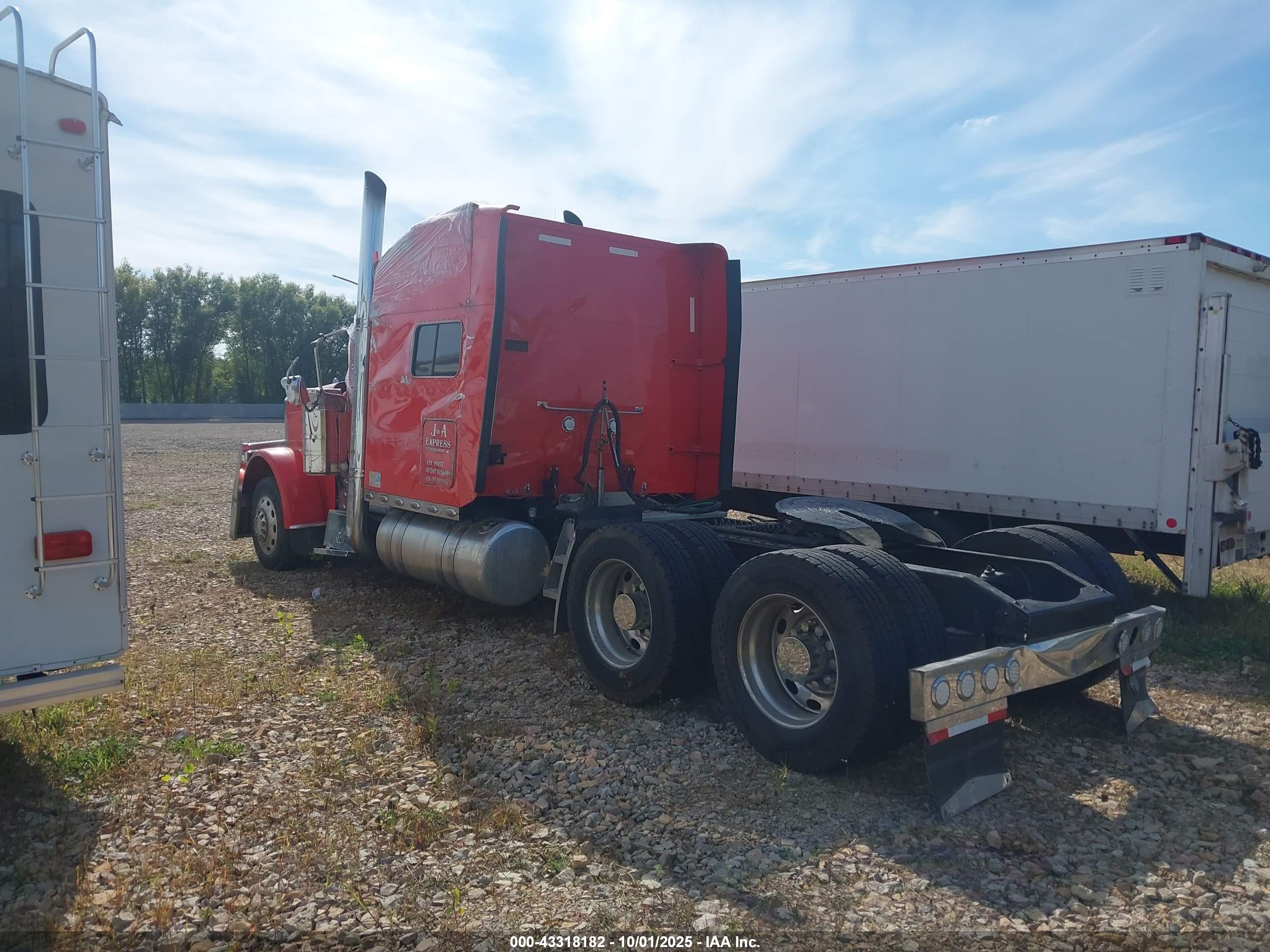 PETERBILT 389 image 3