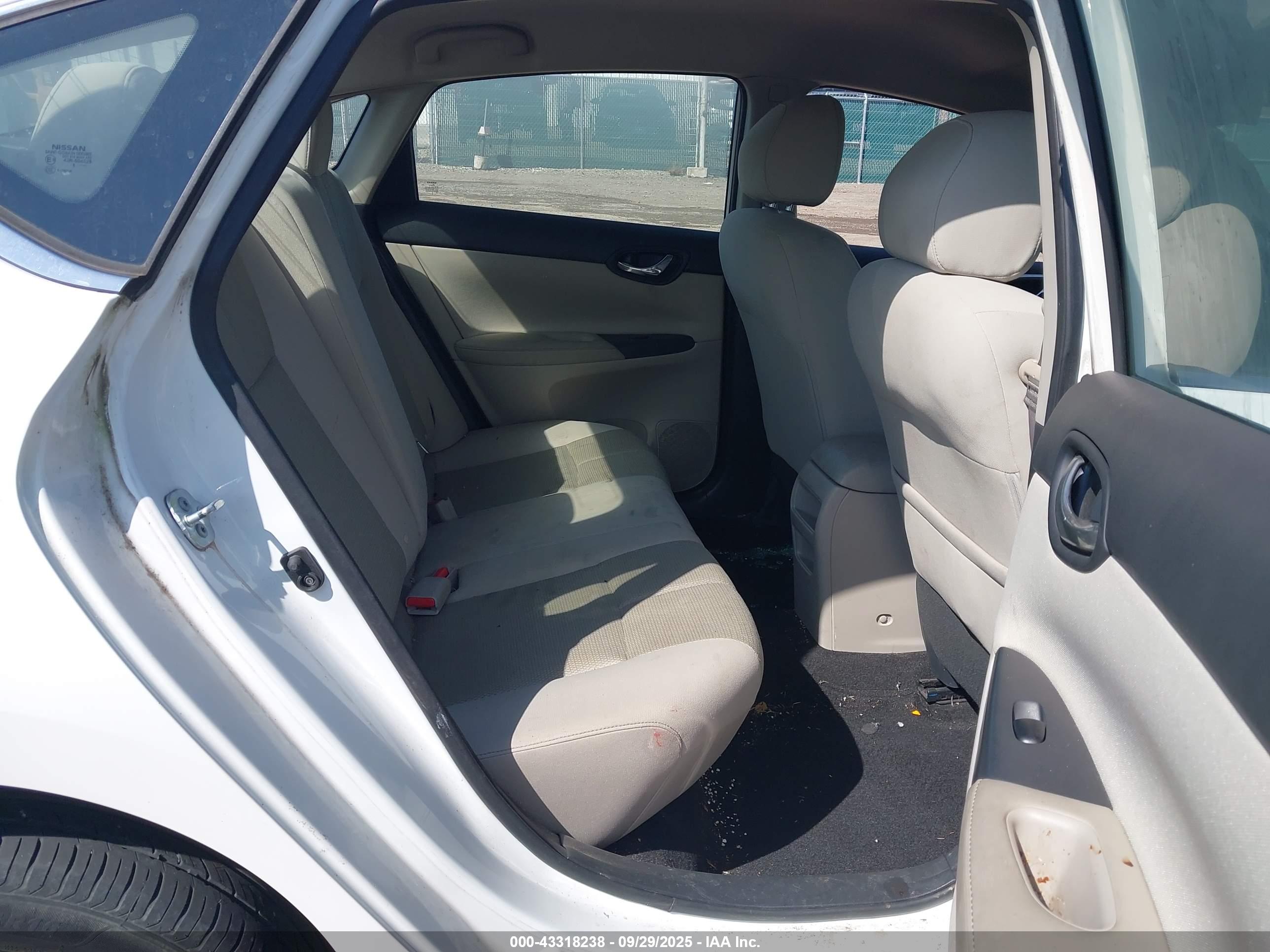 NISSAN SENTRA image 8