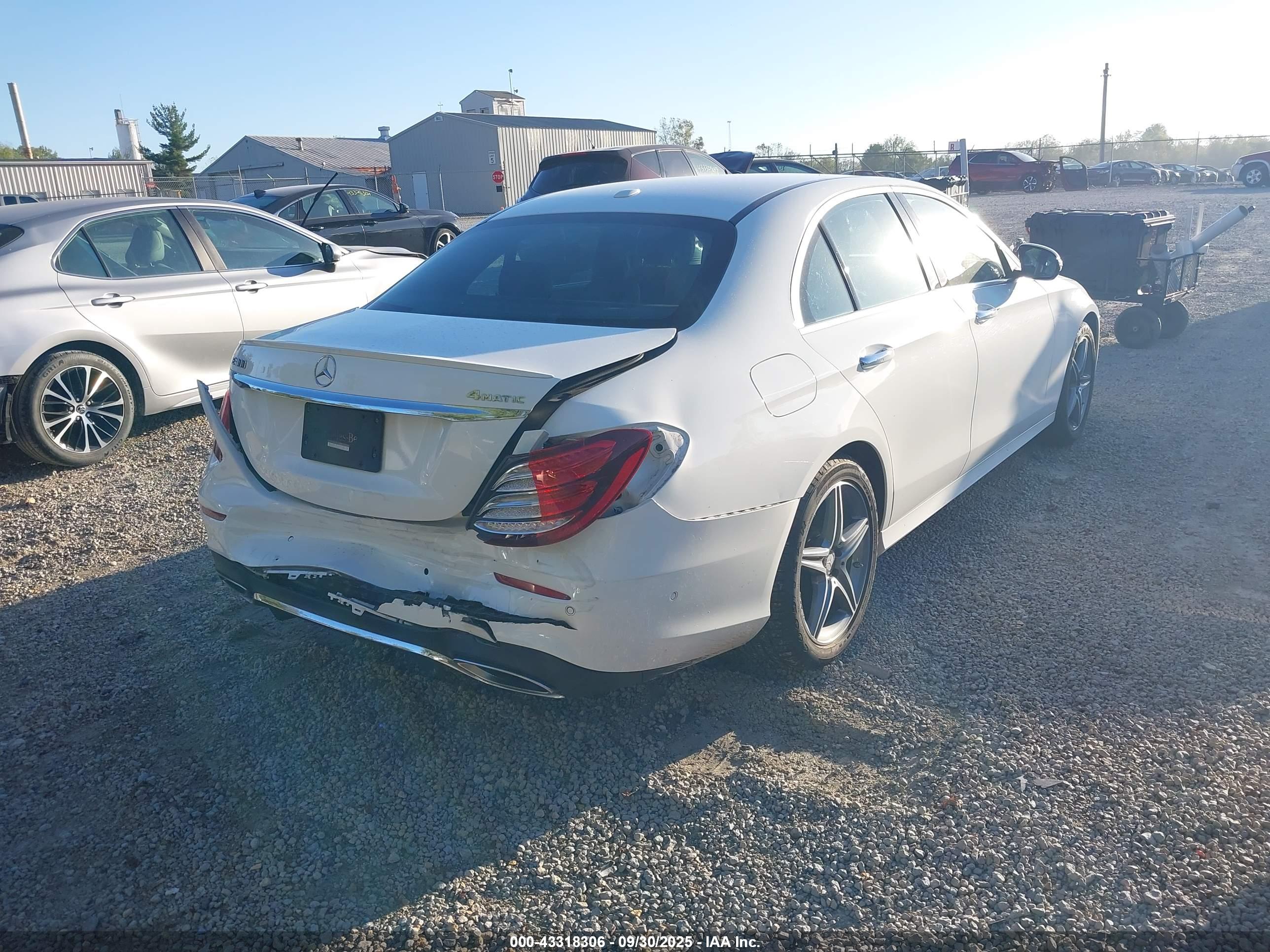 MERCEDES-BENZ E image 4