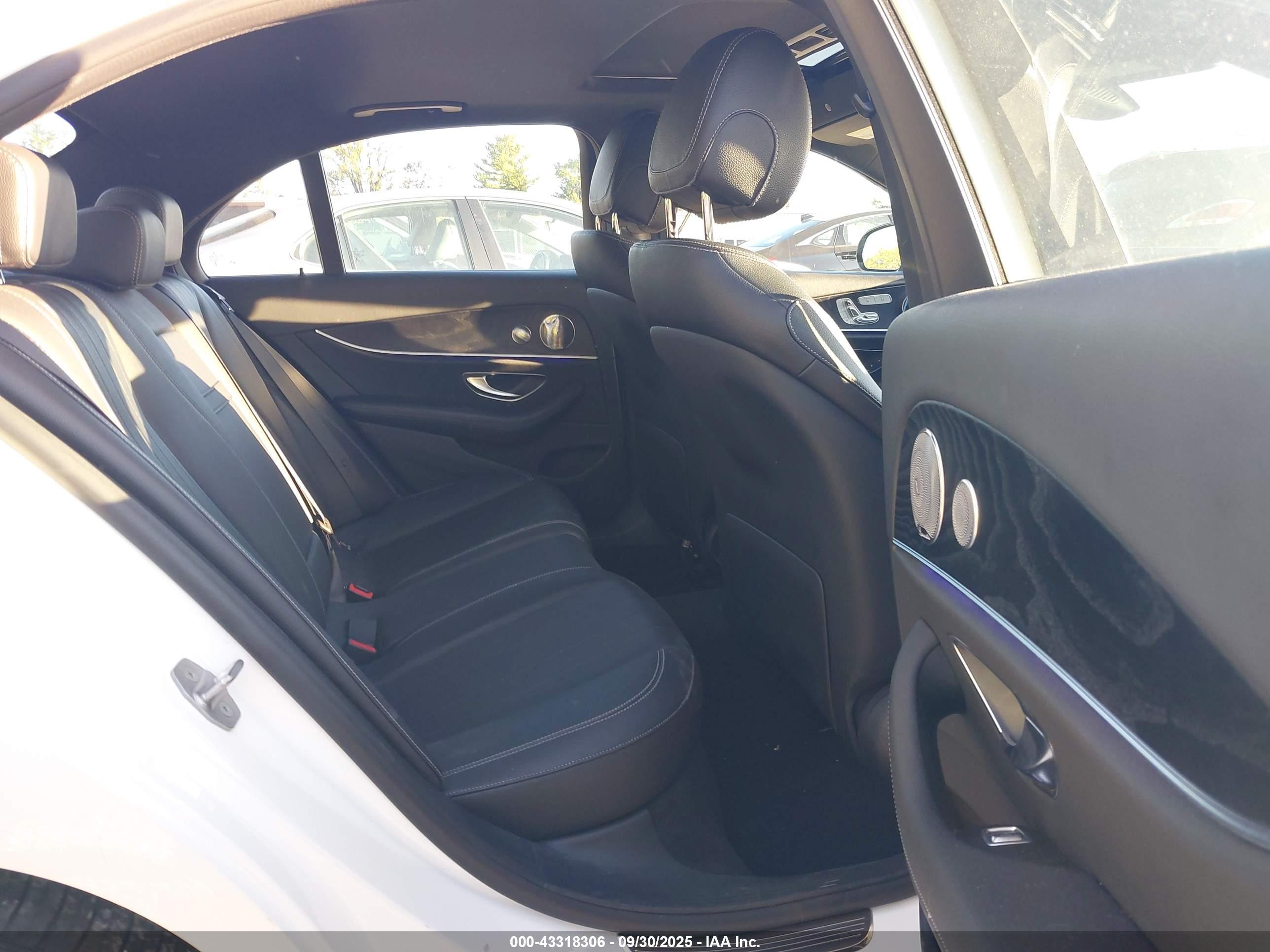 MERCEDES-BENZ E image 8