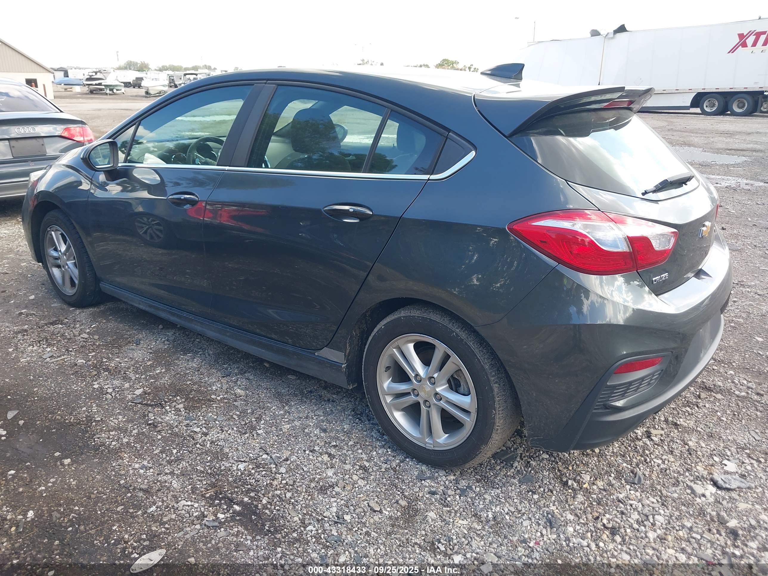 CHEVROLET CRUZE image 3