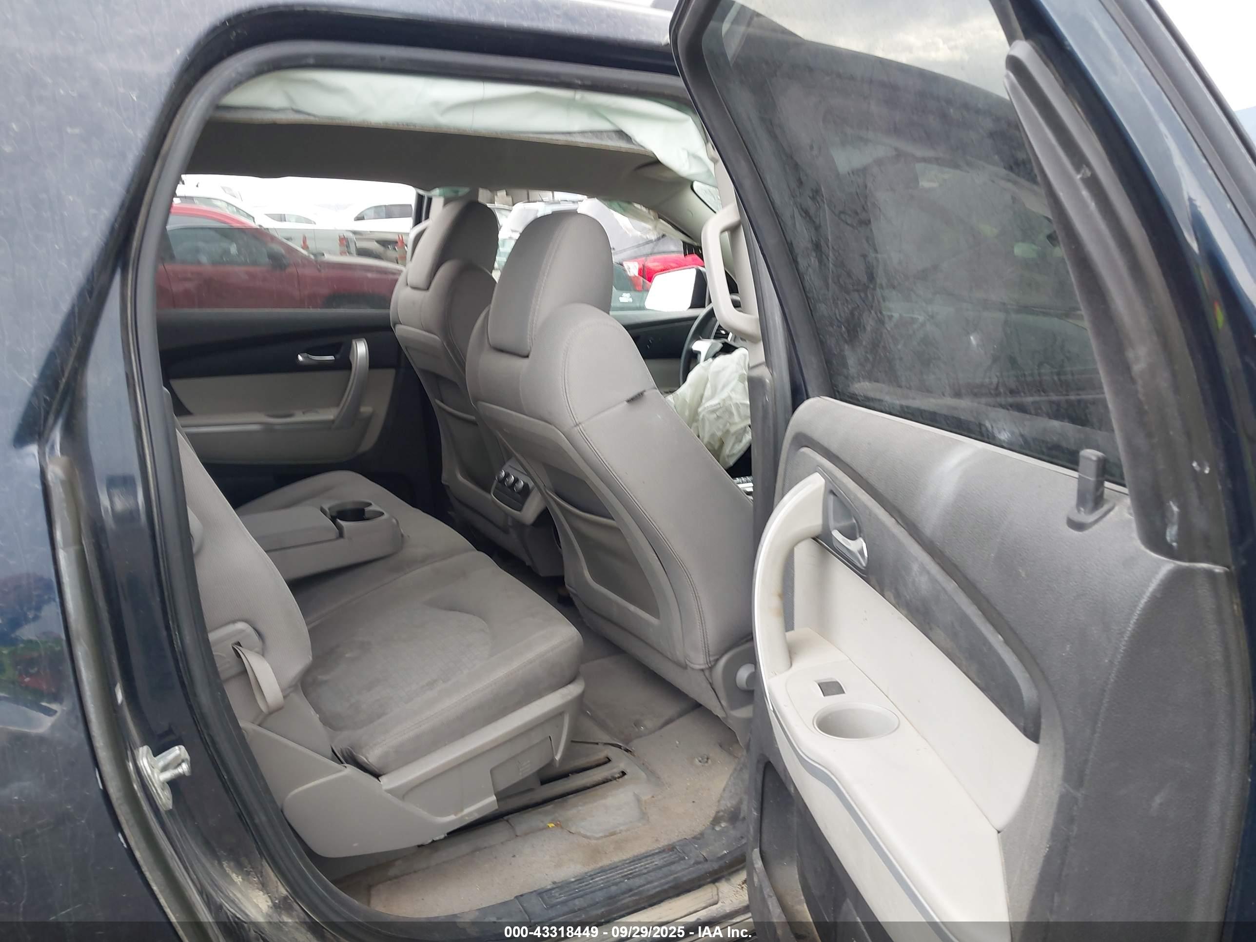 GMC ACADIA image 8