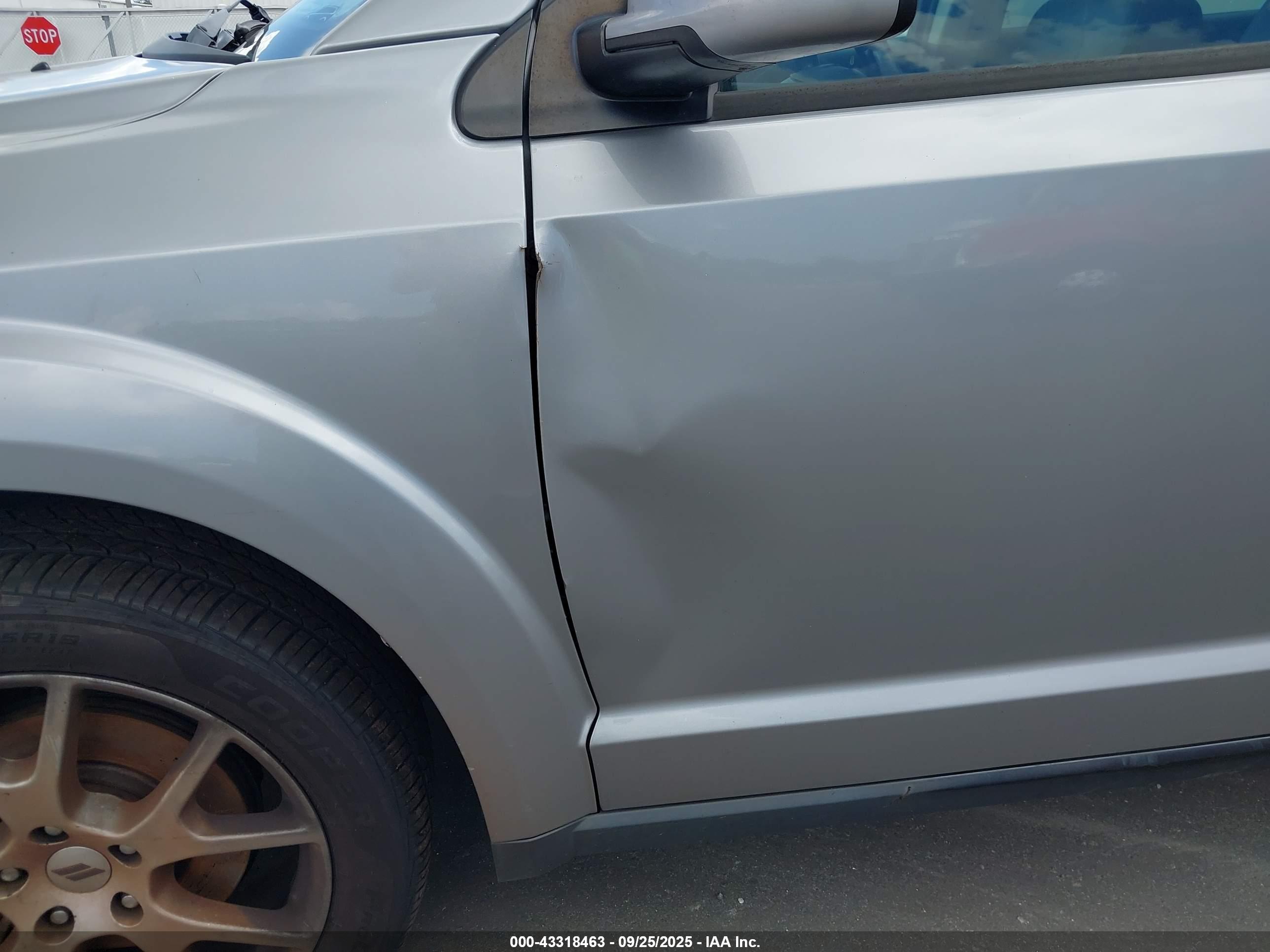 DODGE JOURNEY image 6
