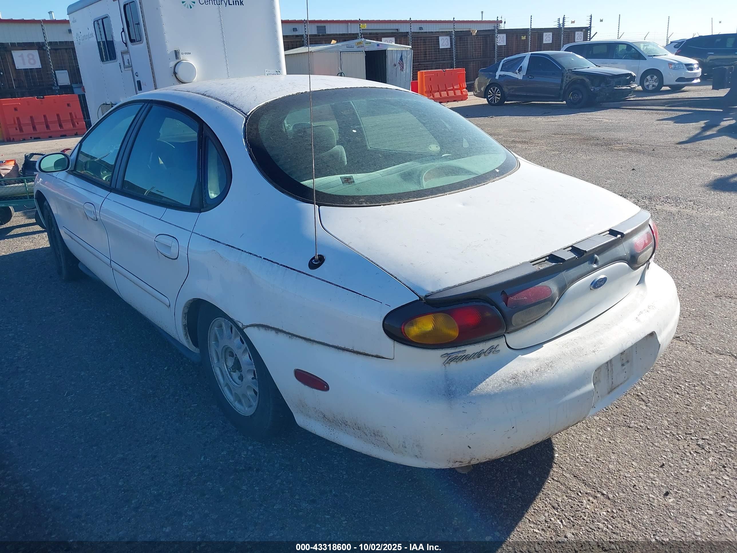 FORD TAURUS image 3