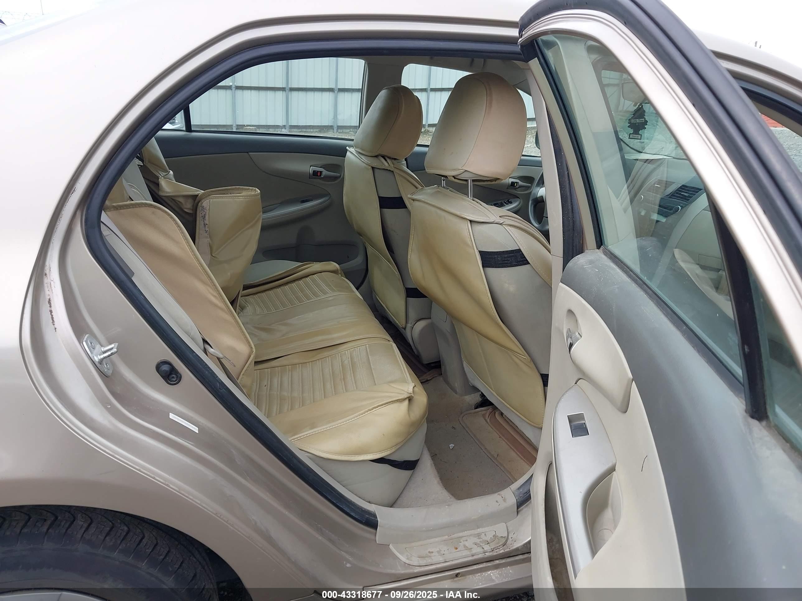 TOYOTA COROLLA image 8