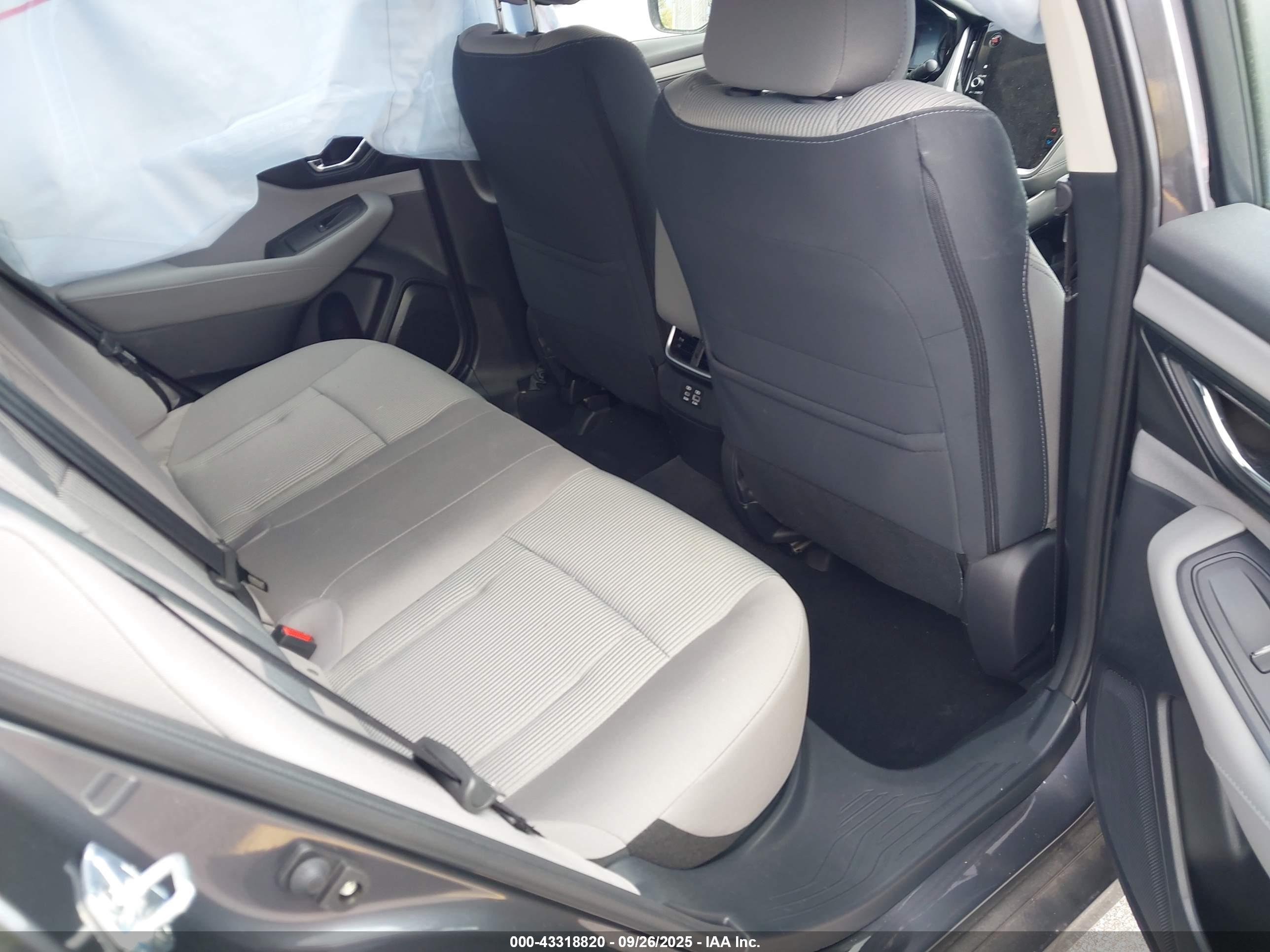 SUBARU LEGACY image 8