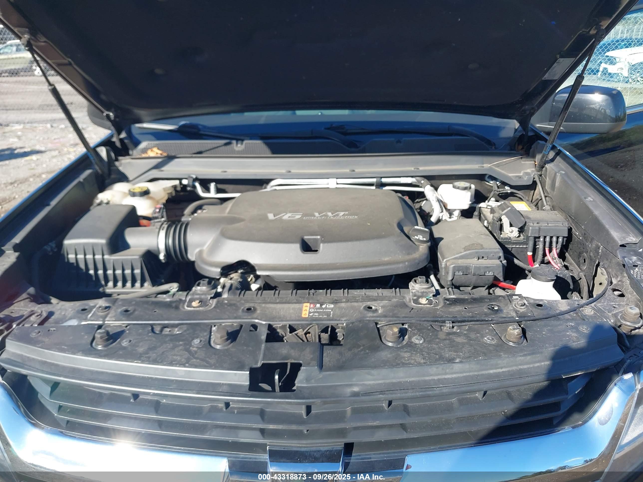 CHEVROLET COLORADO image 10