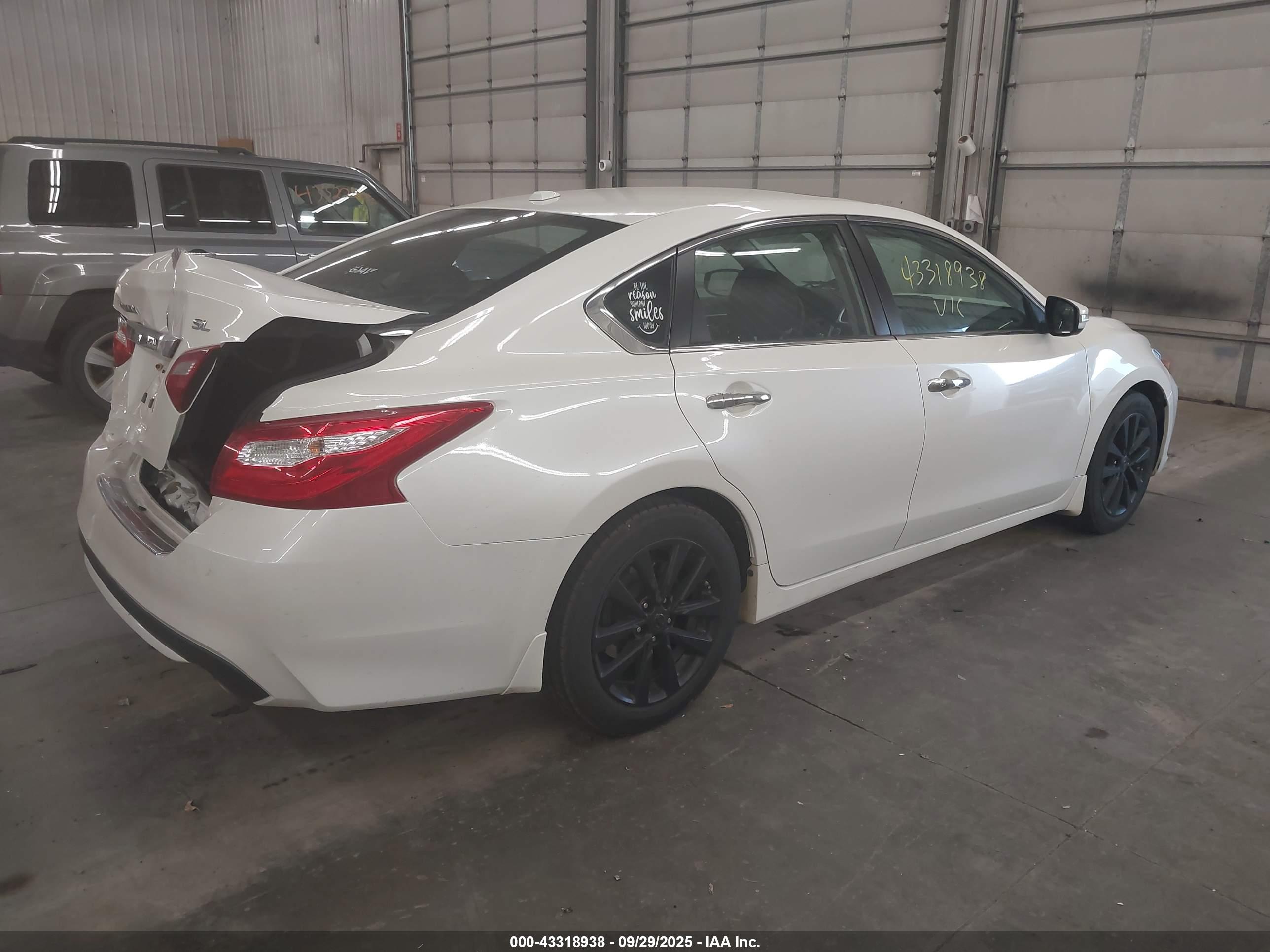 NISSAN ALTIMA image 4