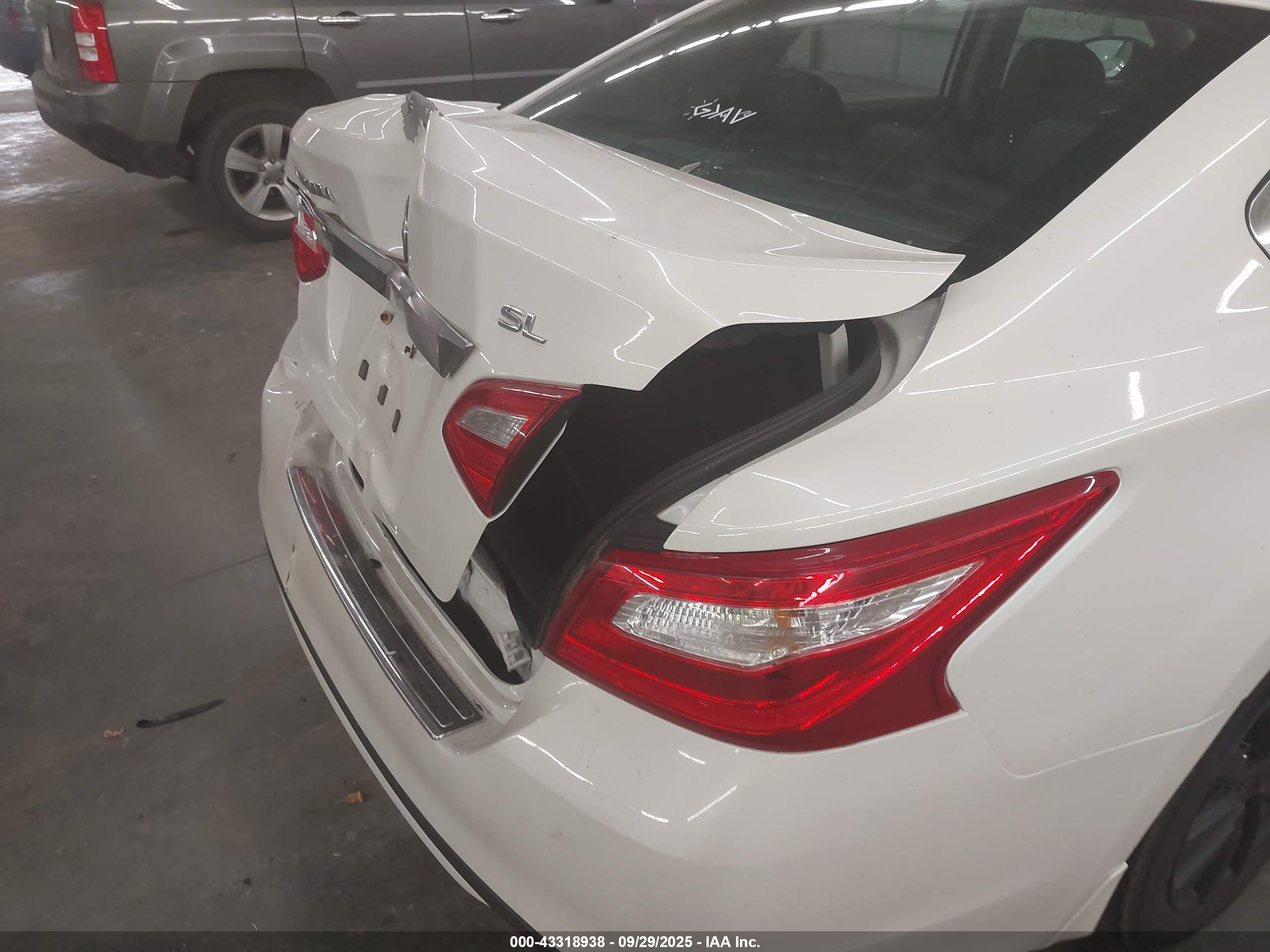 NISSAN ALTIMA image 6