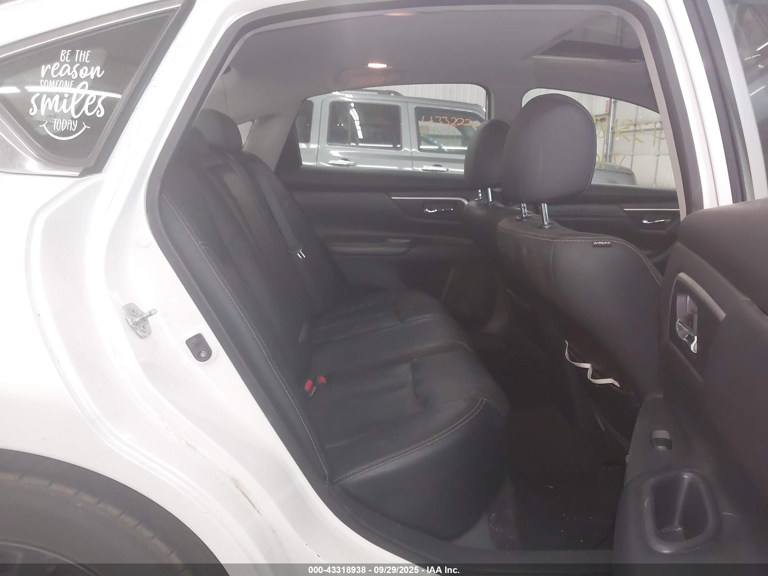 NISSAN ALTIMA image 8