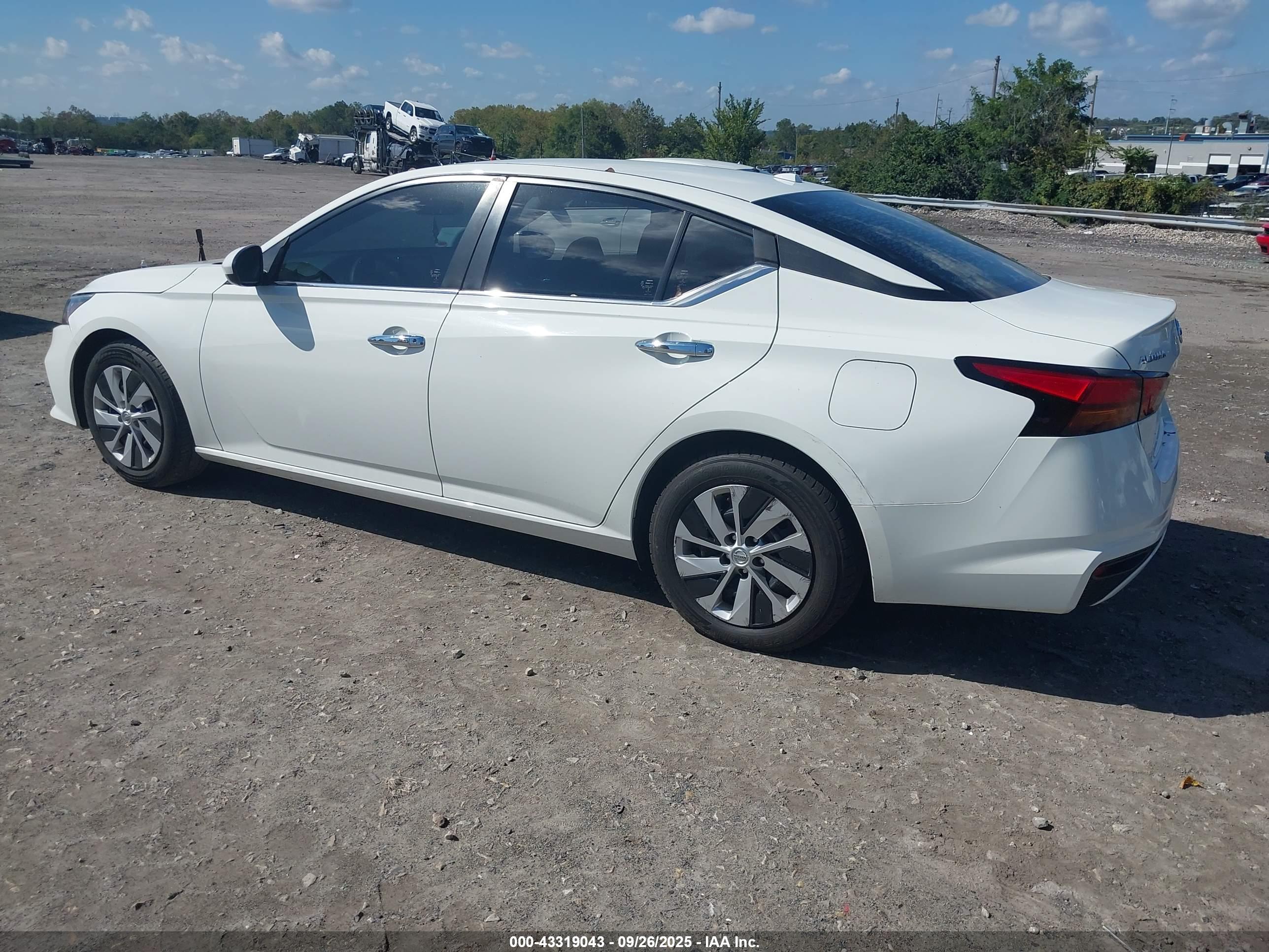 NISSAN ALTIMA image 3