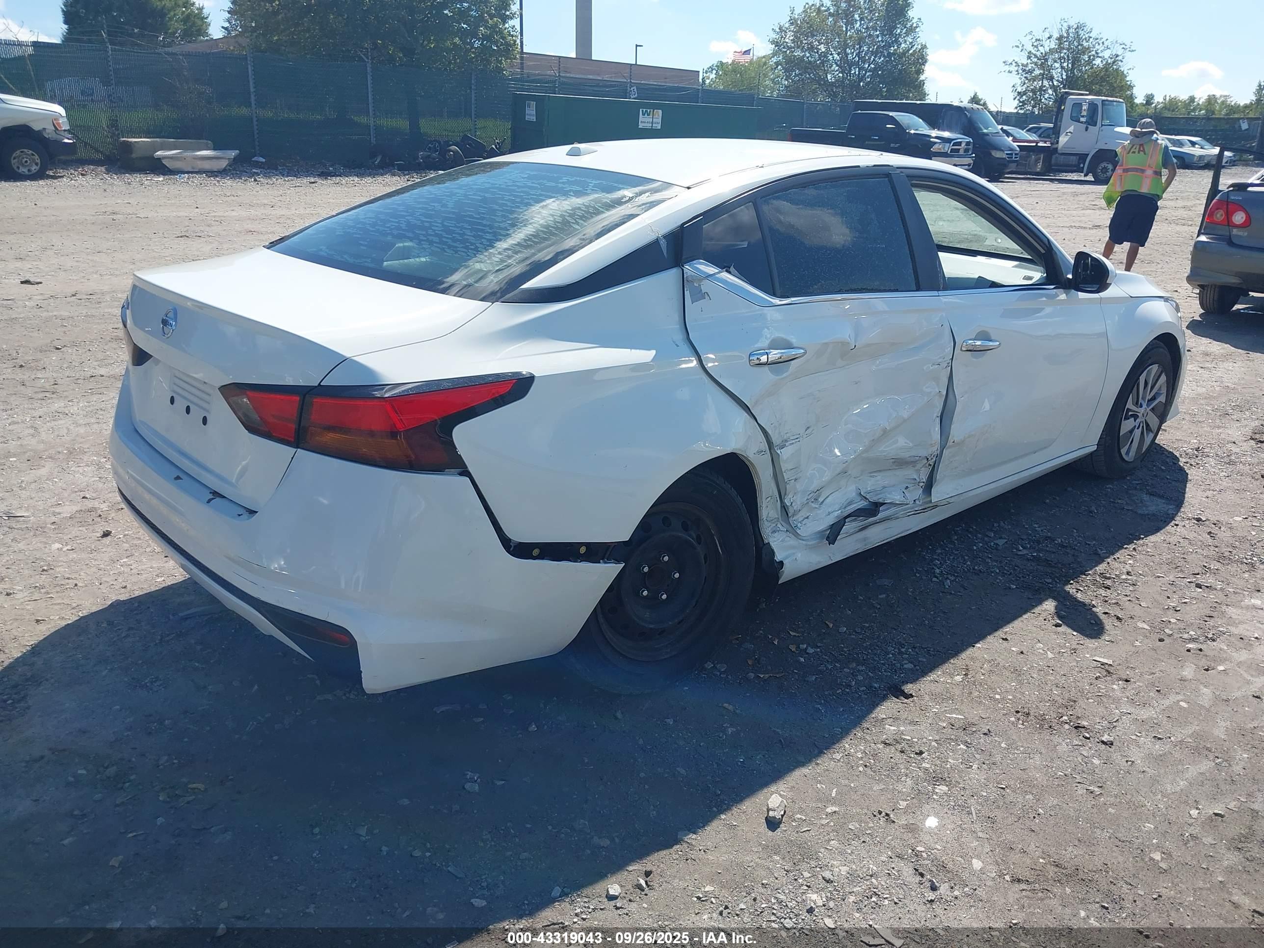 NISSAN ALTIMA image 4