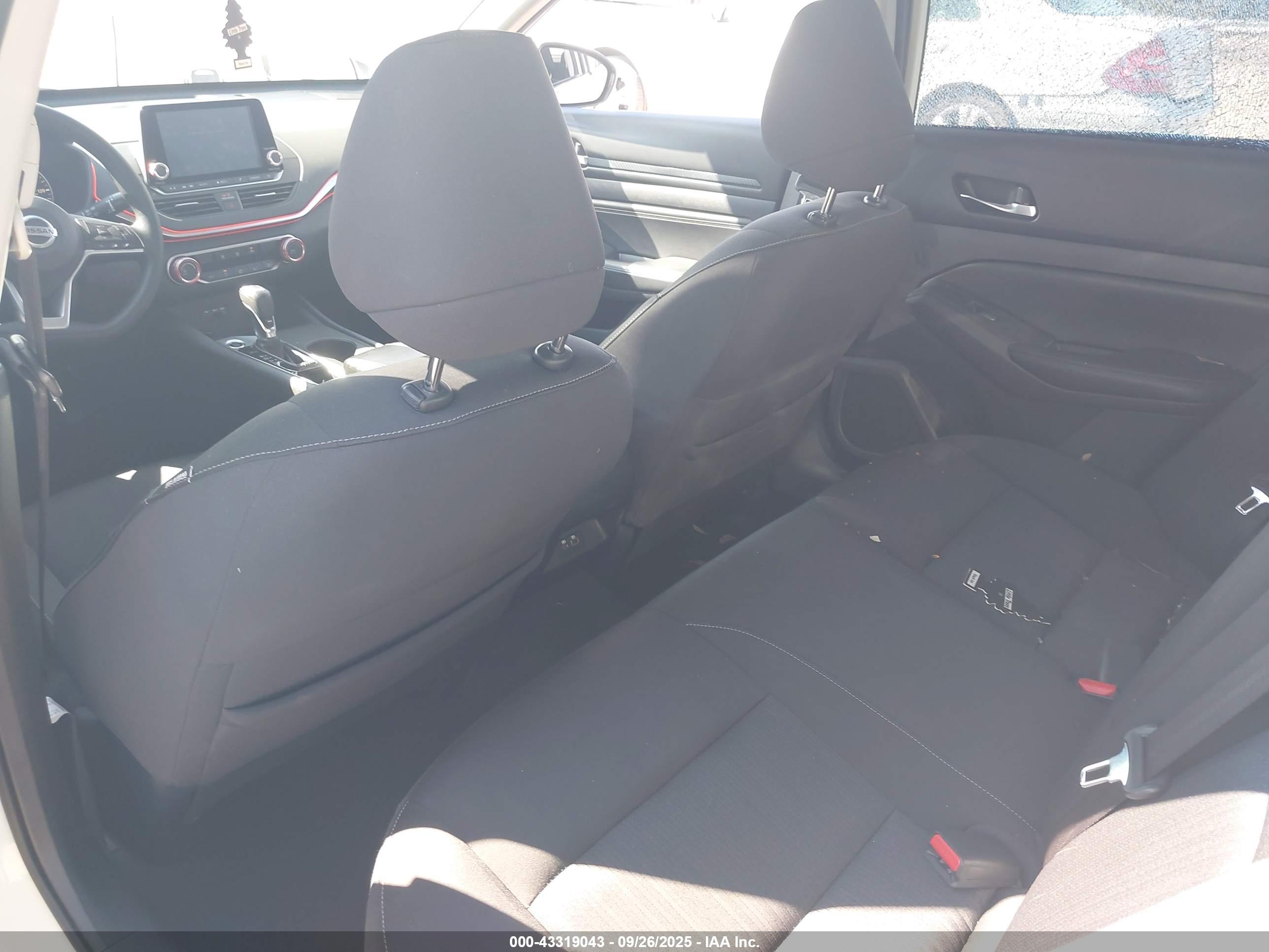 NISSAN ALTIMA image 8