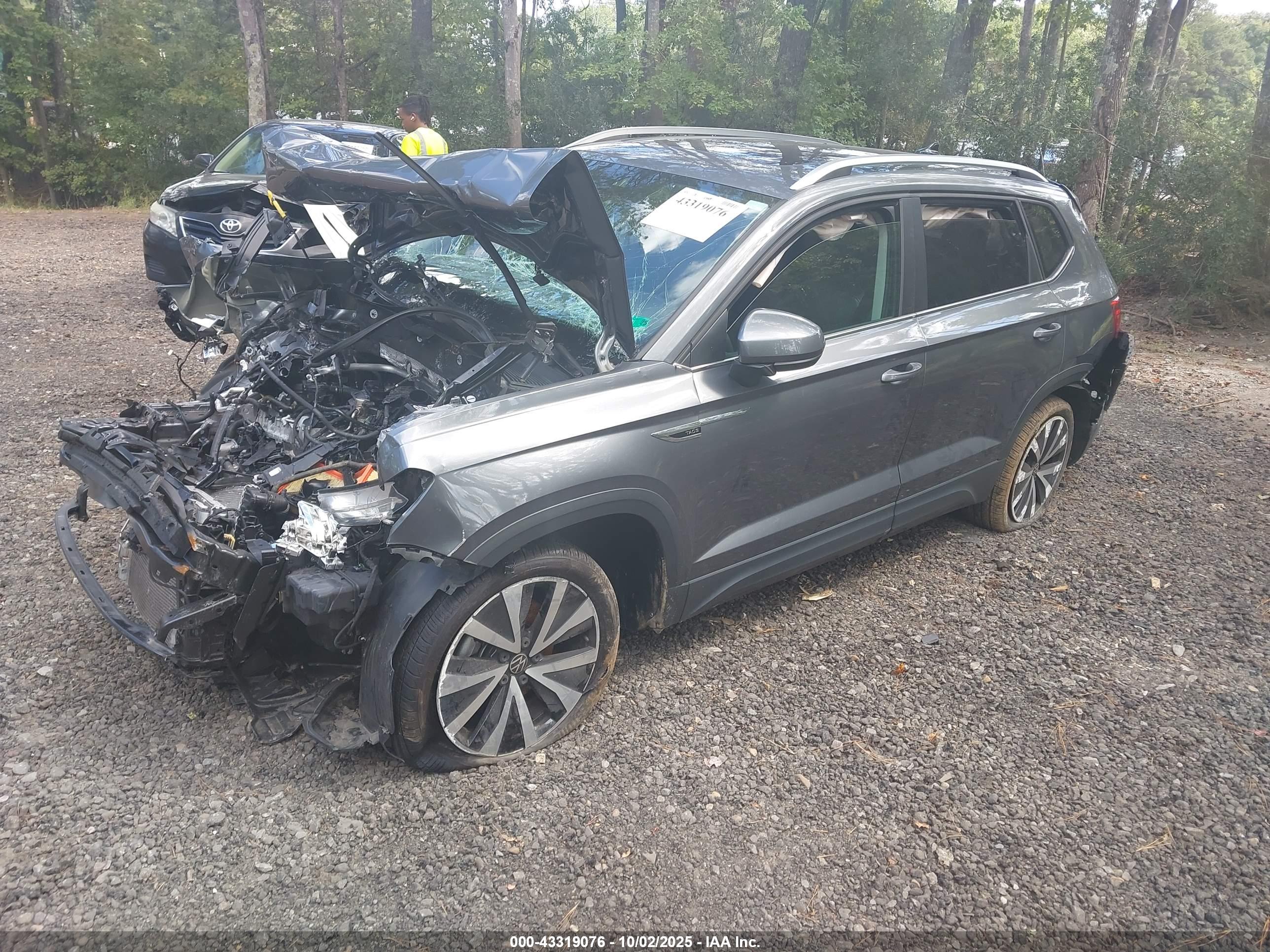 VOLKSWAGEN TAOS image 2