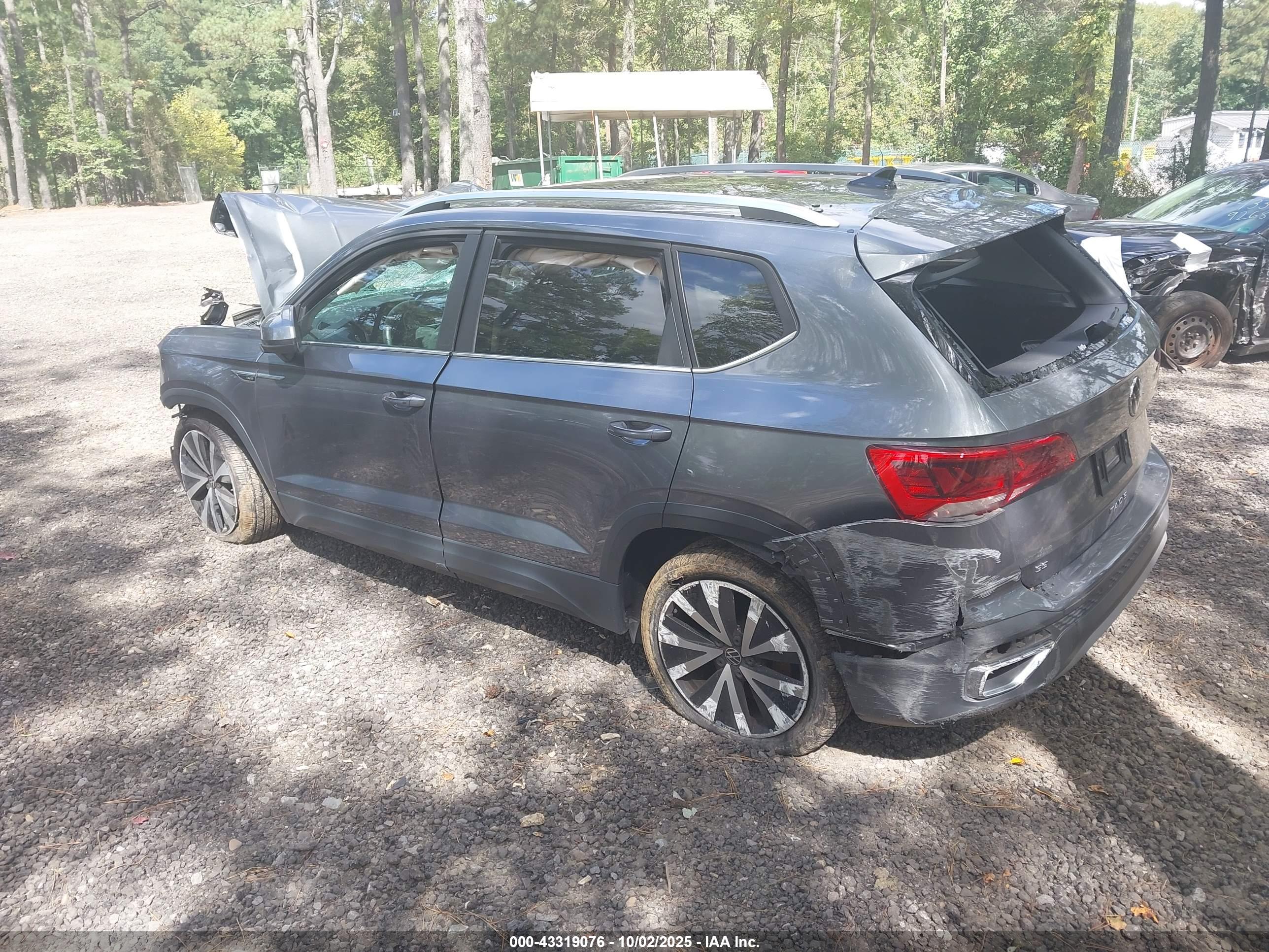 VOLKSWAGEN TAOS image 3