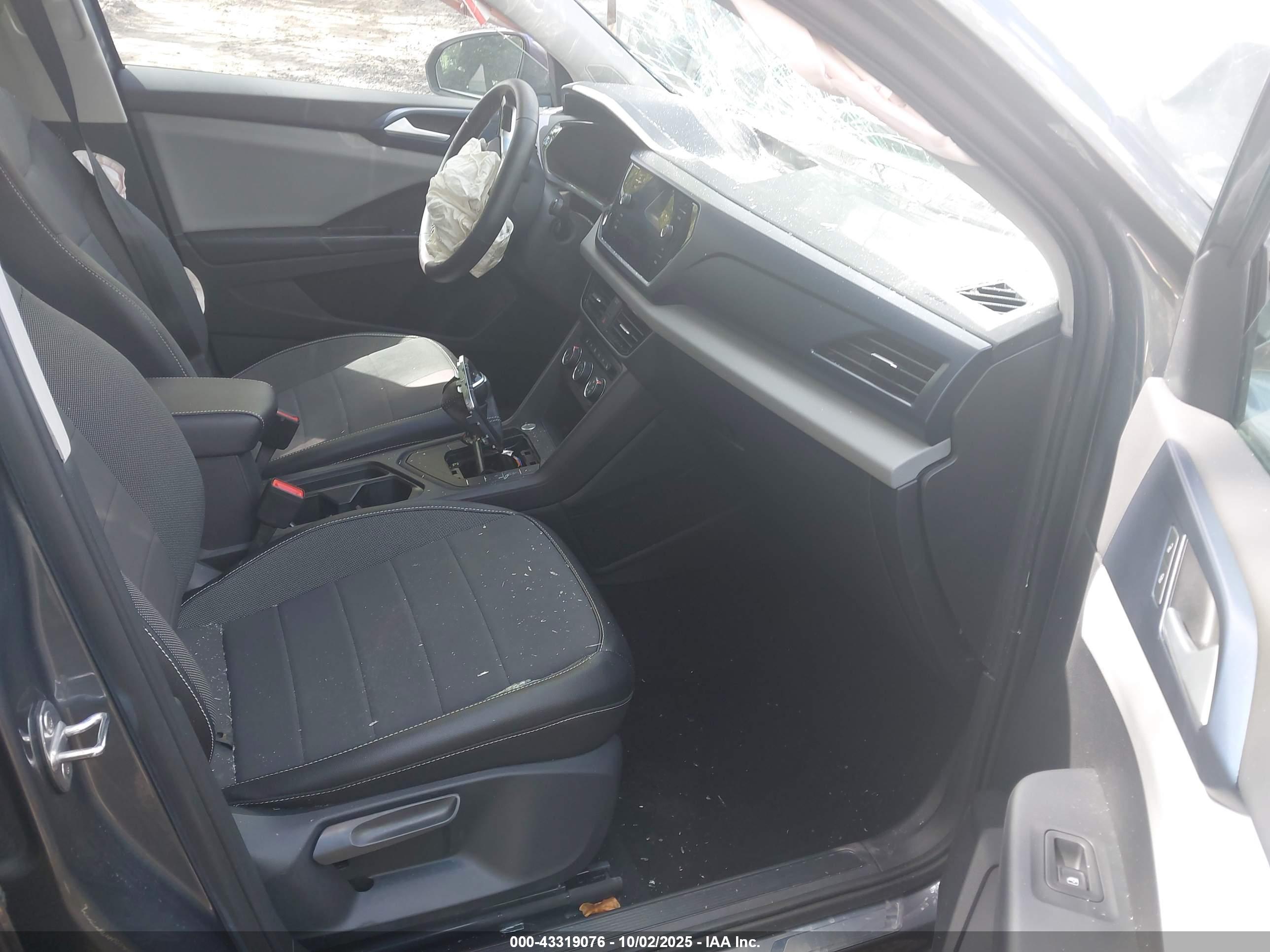 VOLKSWAGEN TAOS image 5