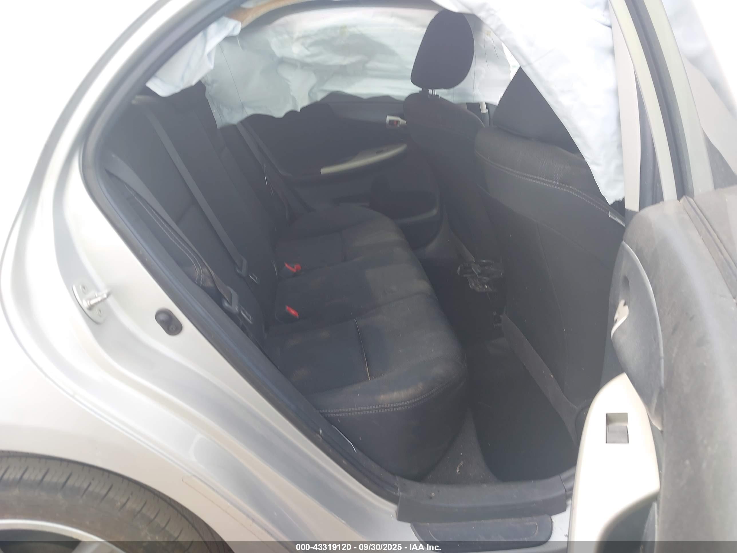 TOYOTA COROLLA image 8