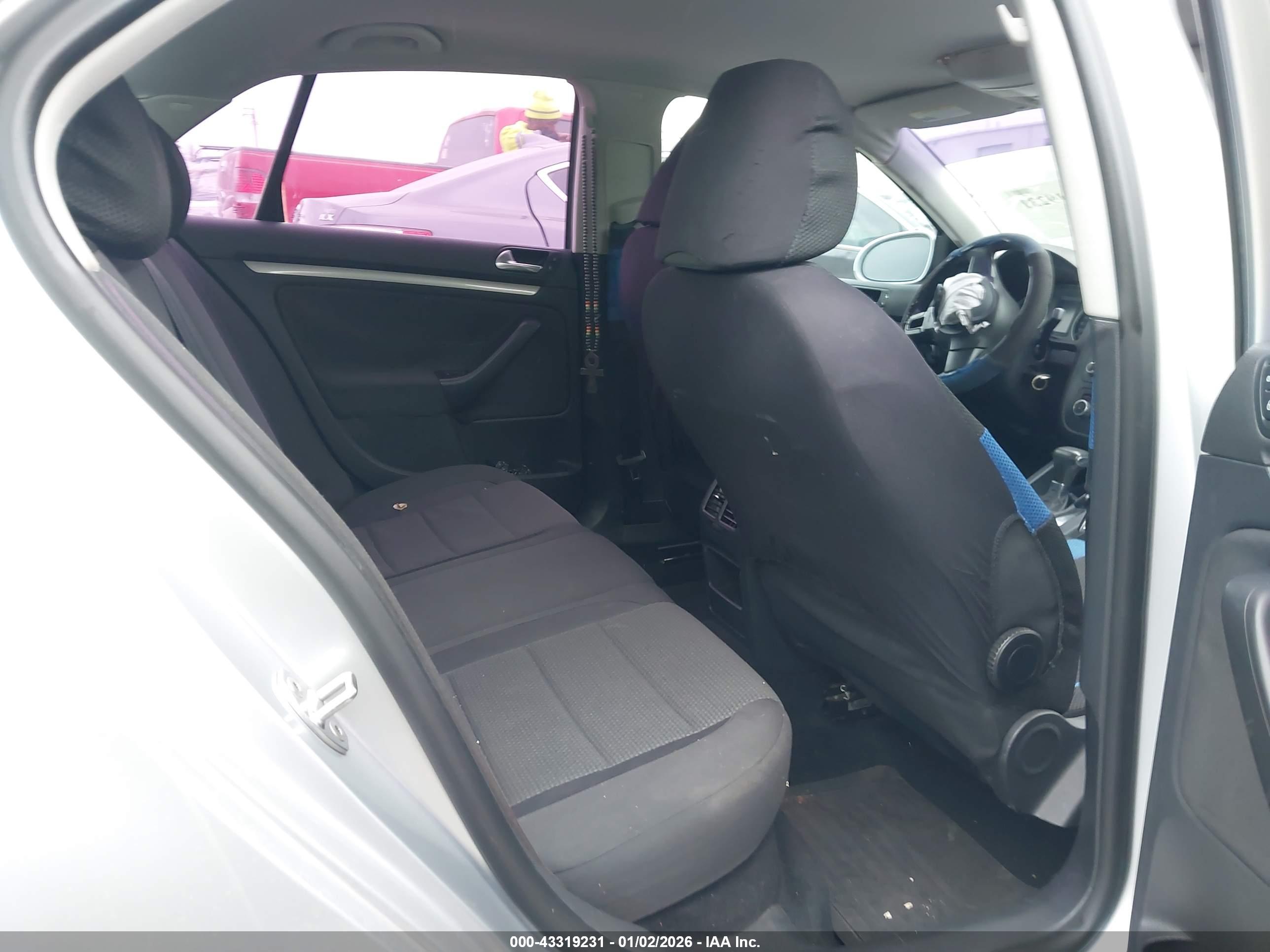 VOLKSWAGEN JETTA image 8