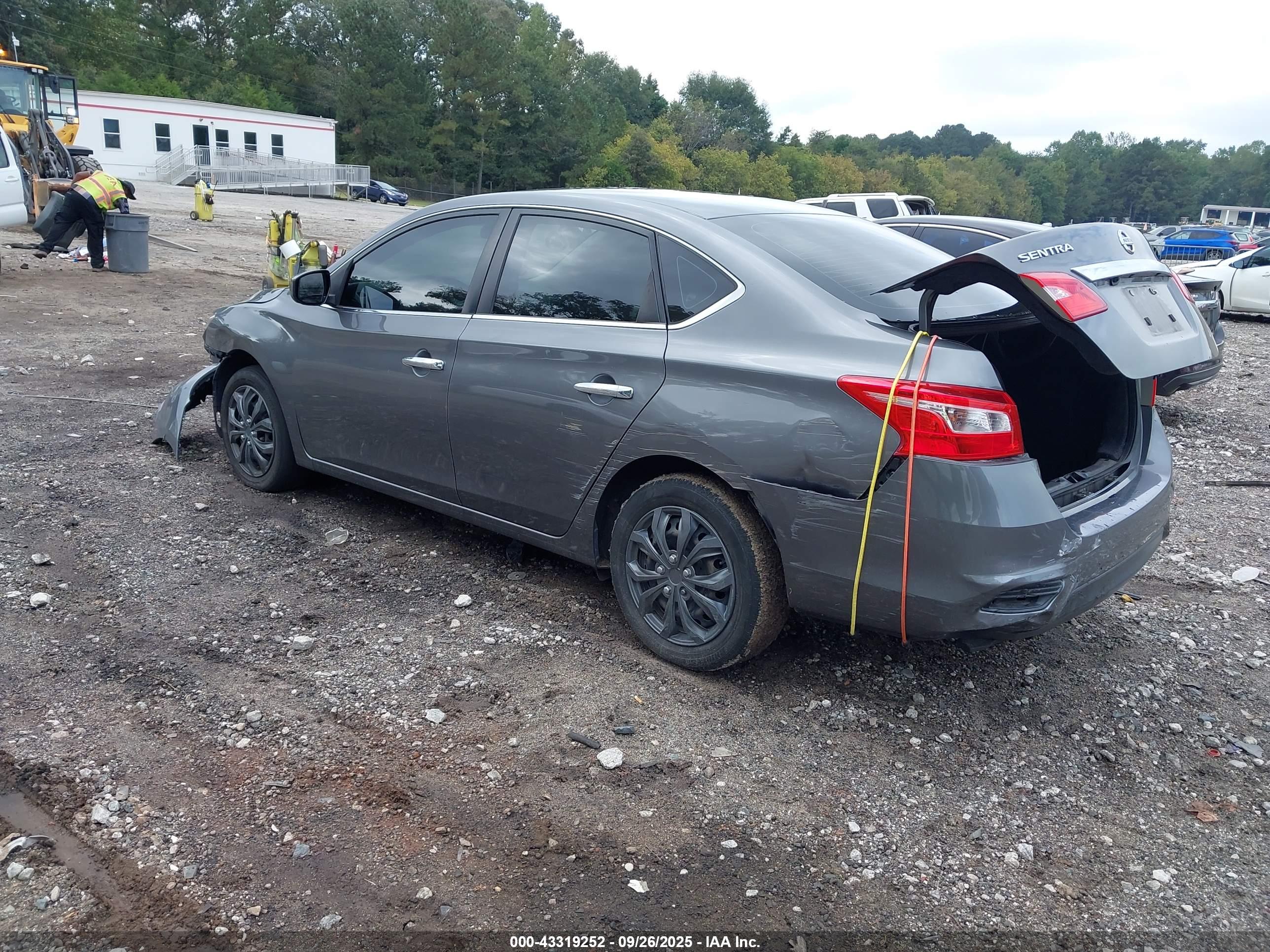 NISSAN SENTRA image 3