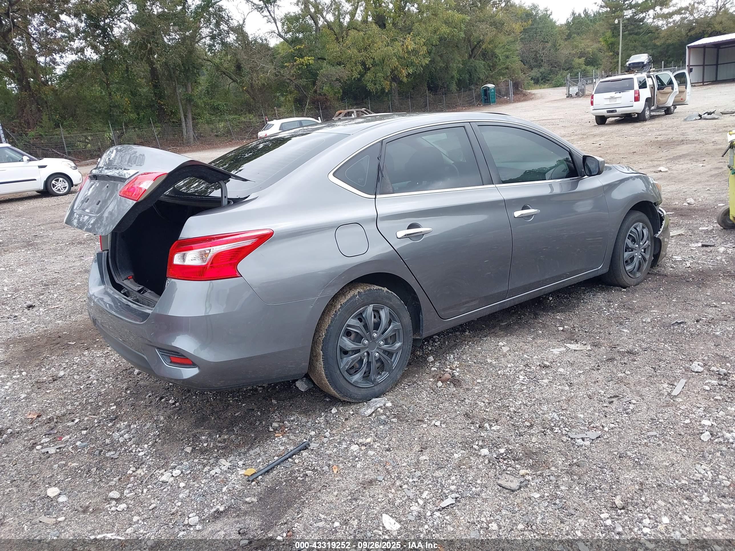 NISSAN SENTRA image 4