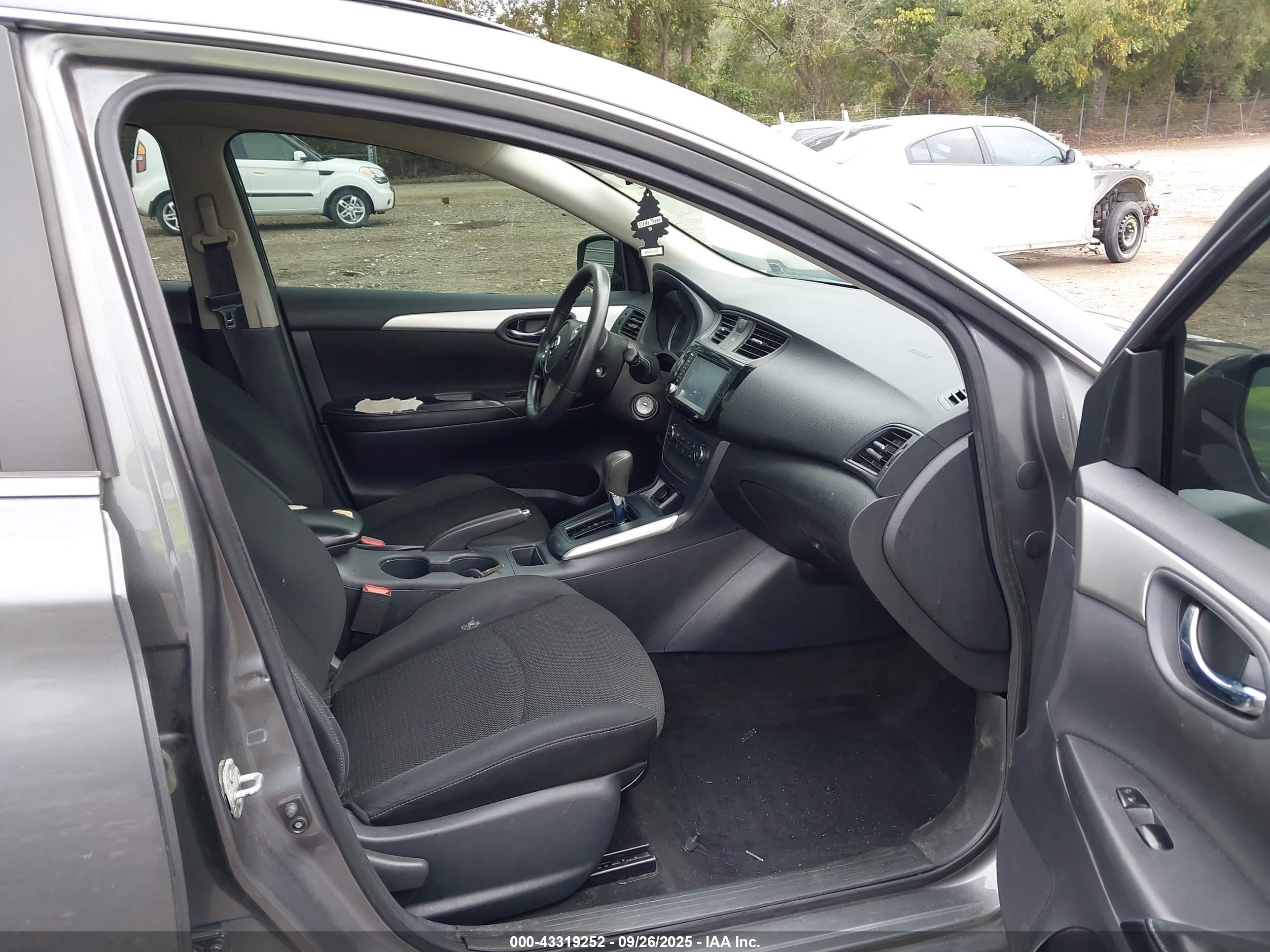 NISSAN SENTRA image 5