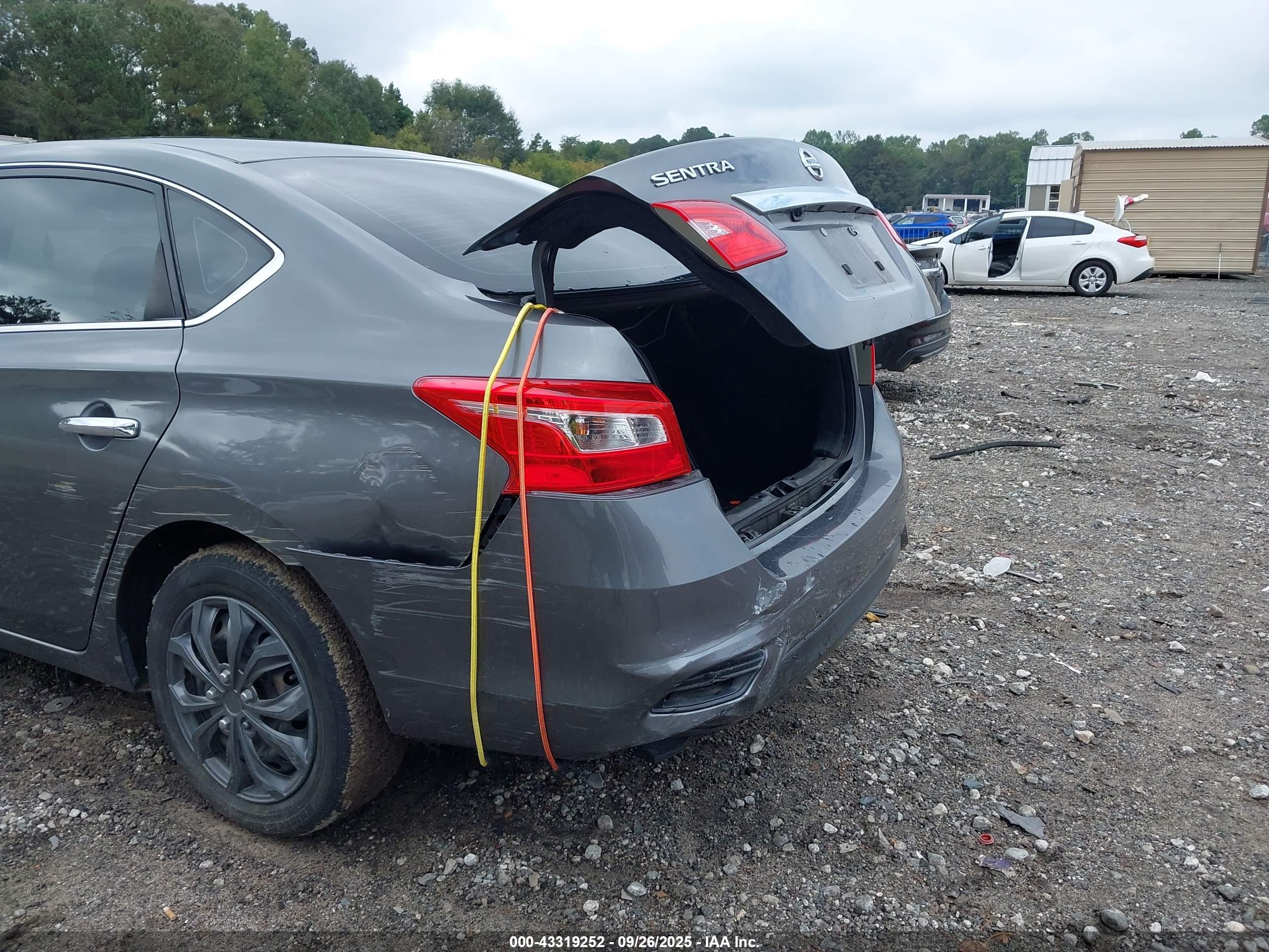 NISSAN SENTRA image 6