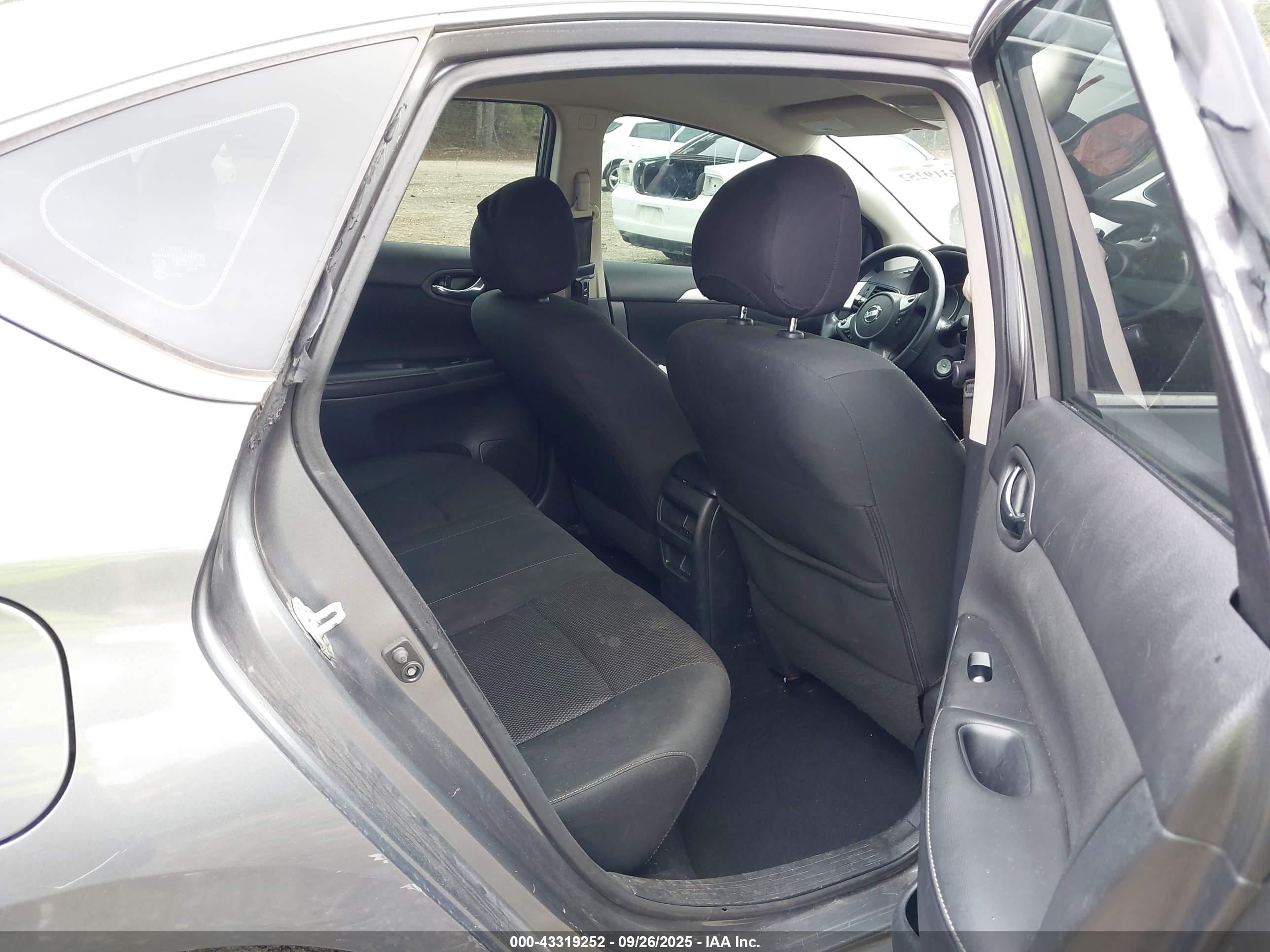 NISSAN SENTRA image 8