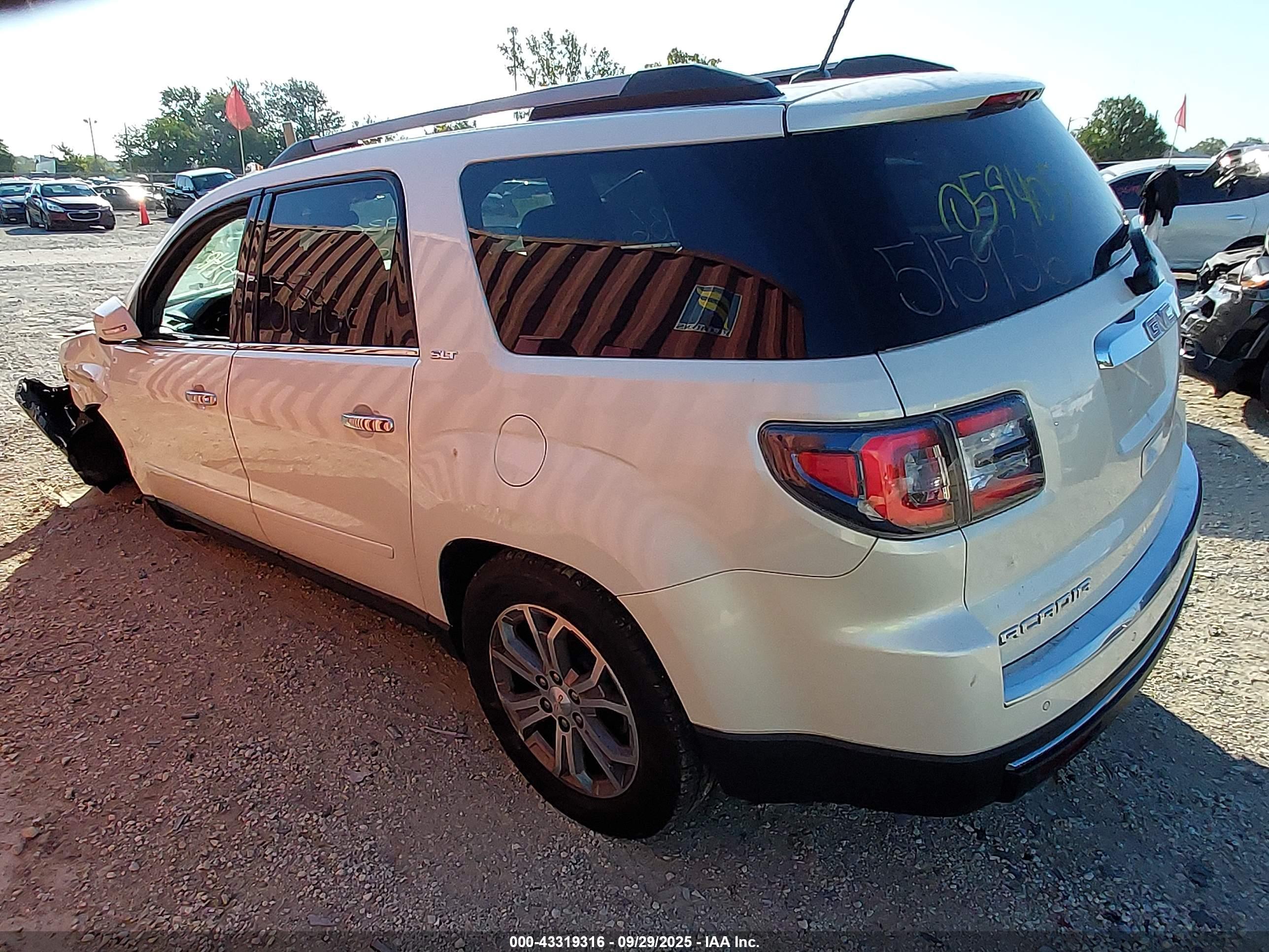 GMC ACADIA image 3