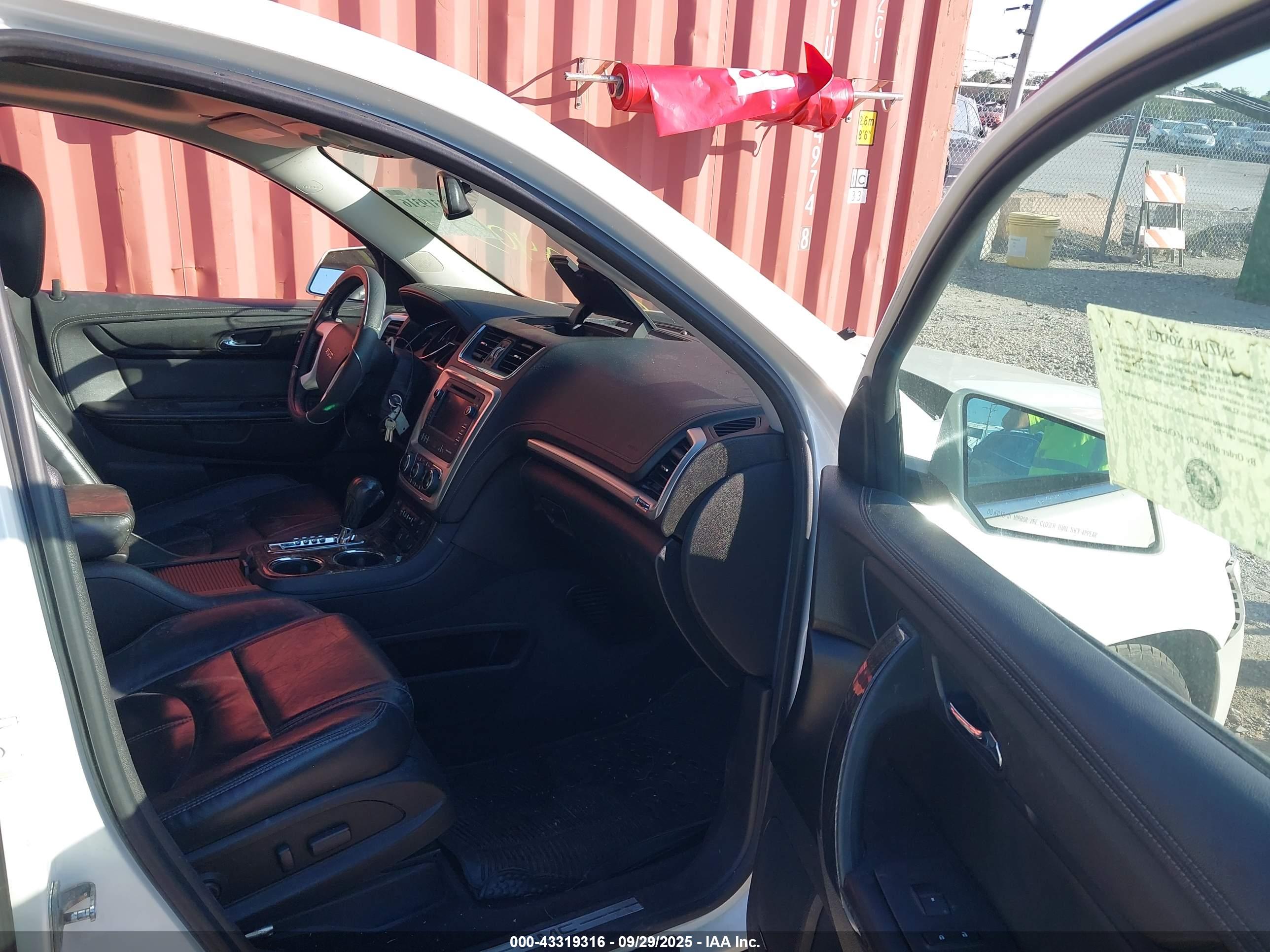 GMC ACADIA image 5