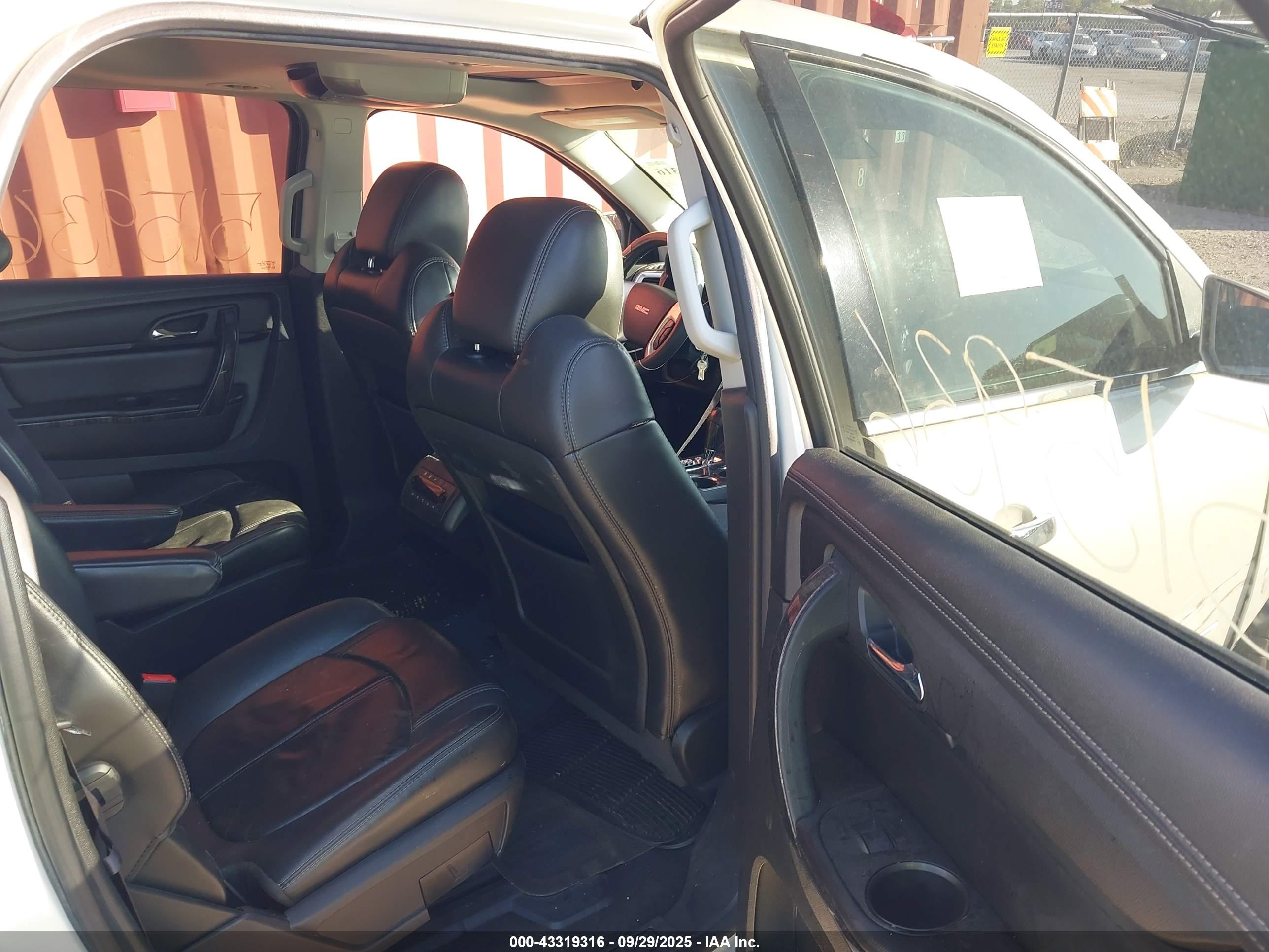 GMC ACADIA image 8